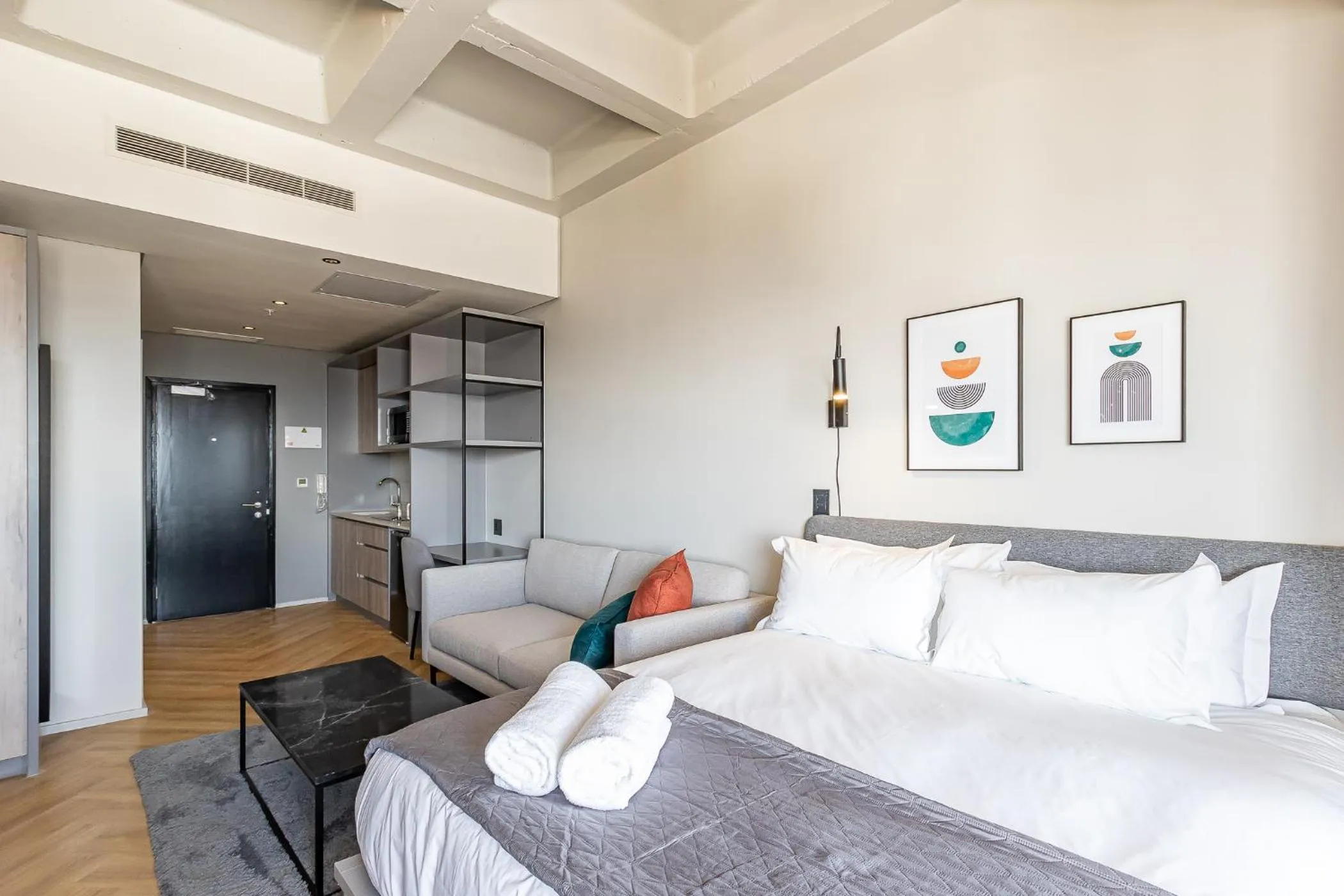 Photo of the whole room, Bed in One Thibault Hotel by ITC Hospitality