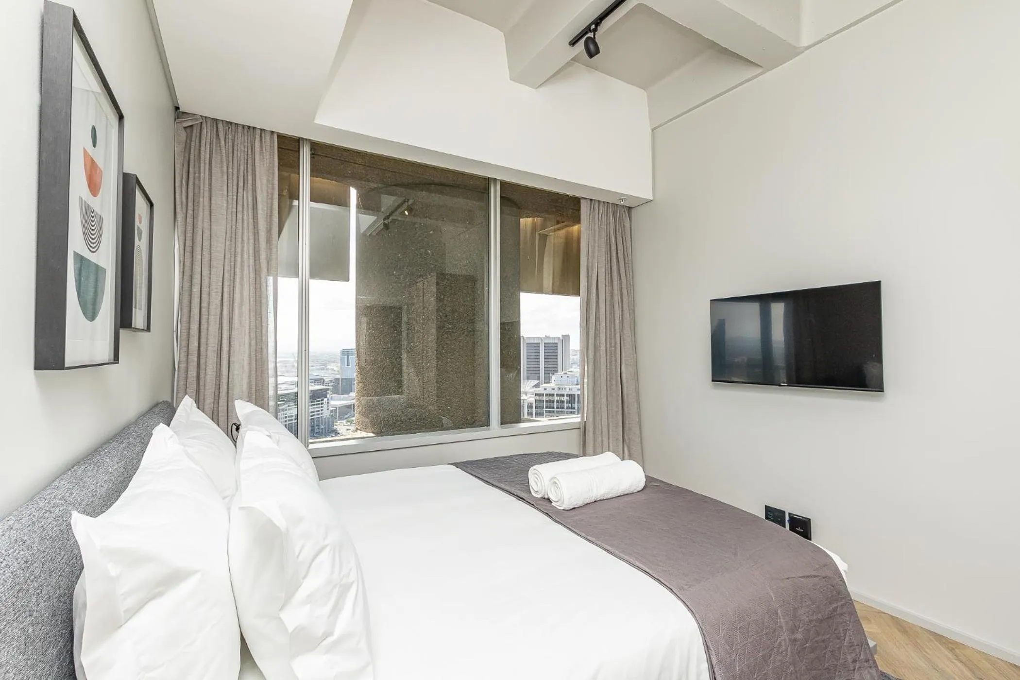 Bed in One Thibault Hotel by ITC Hospitality