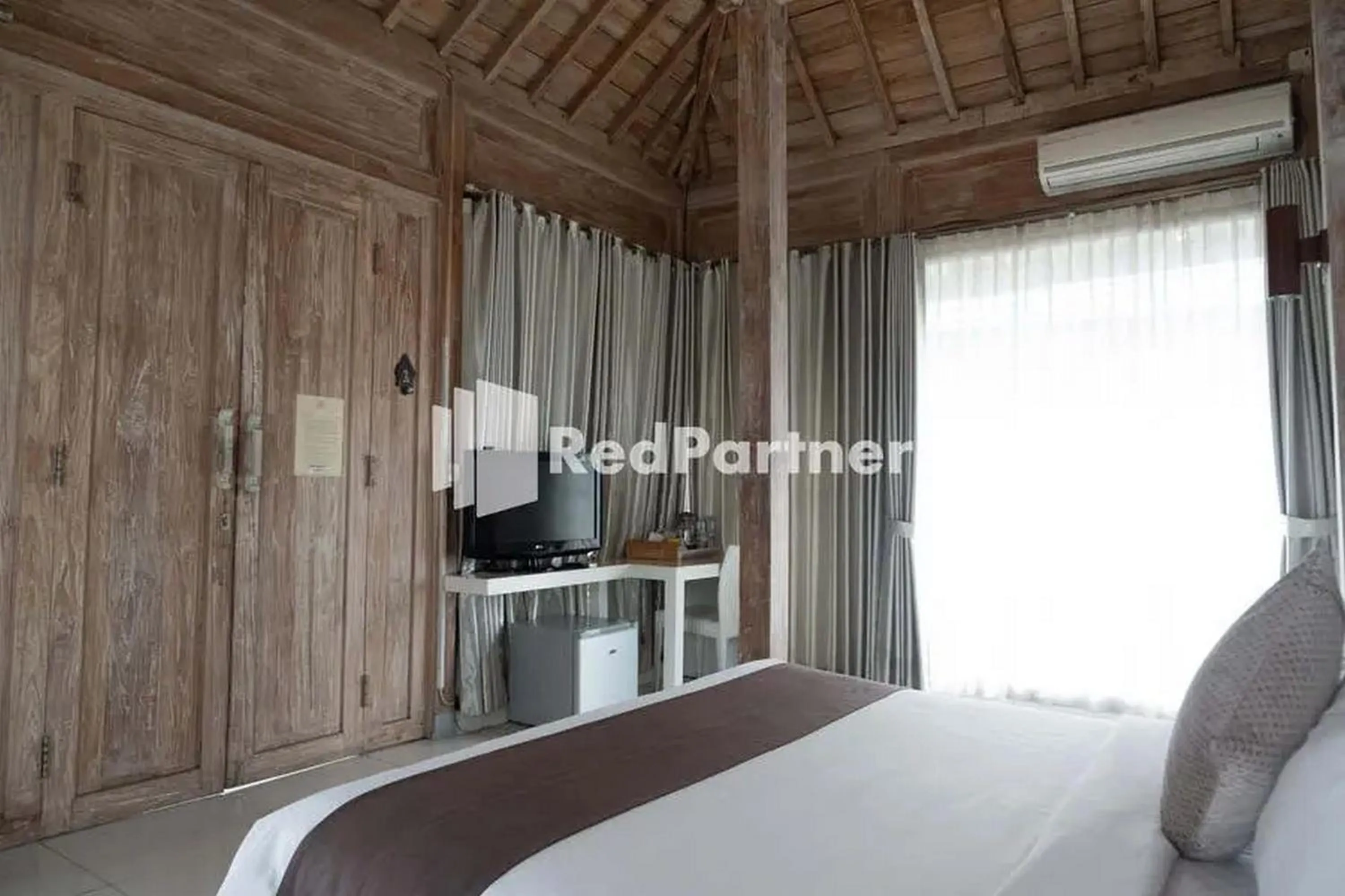 Bedroom, Bed in Sawah Joglo Boutique Villa Mitra RedDoorz