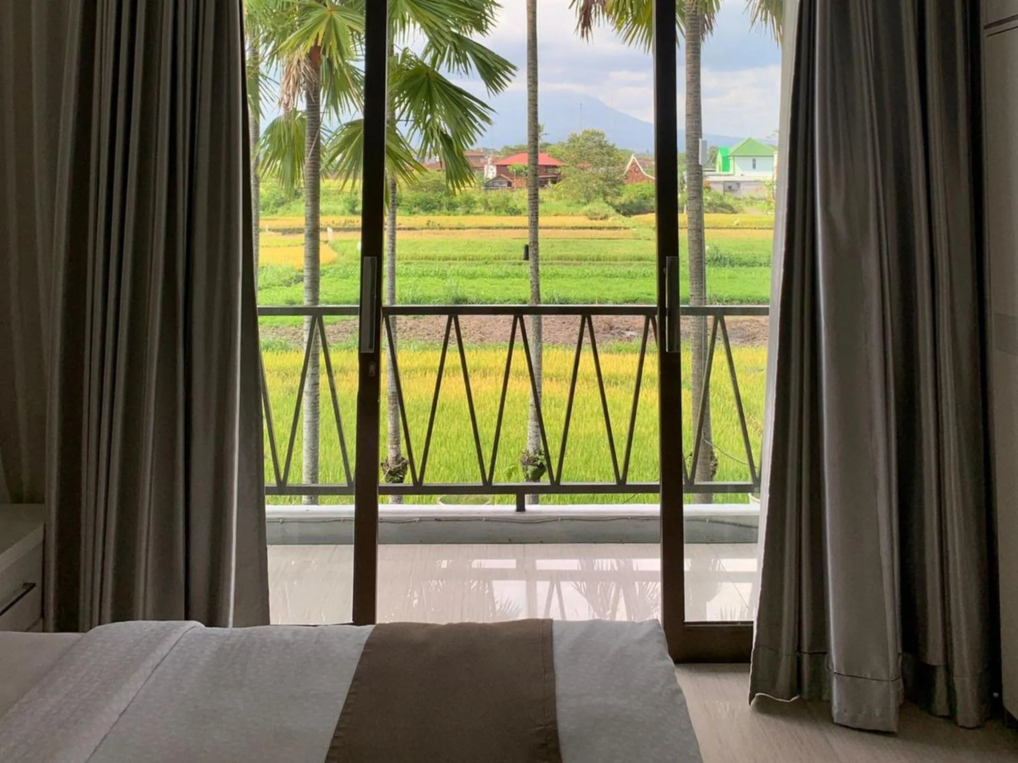 Bed in Sawah Joglo Boutique Villa Mitra RedDoorz