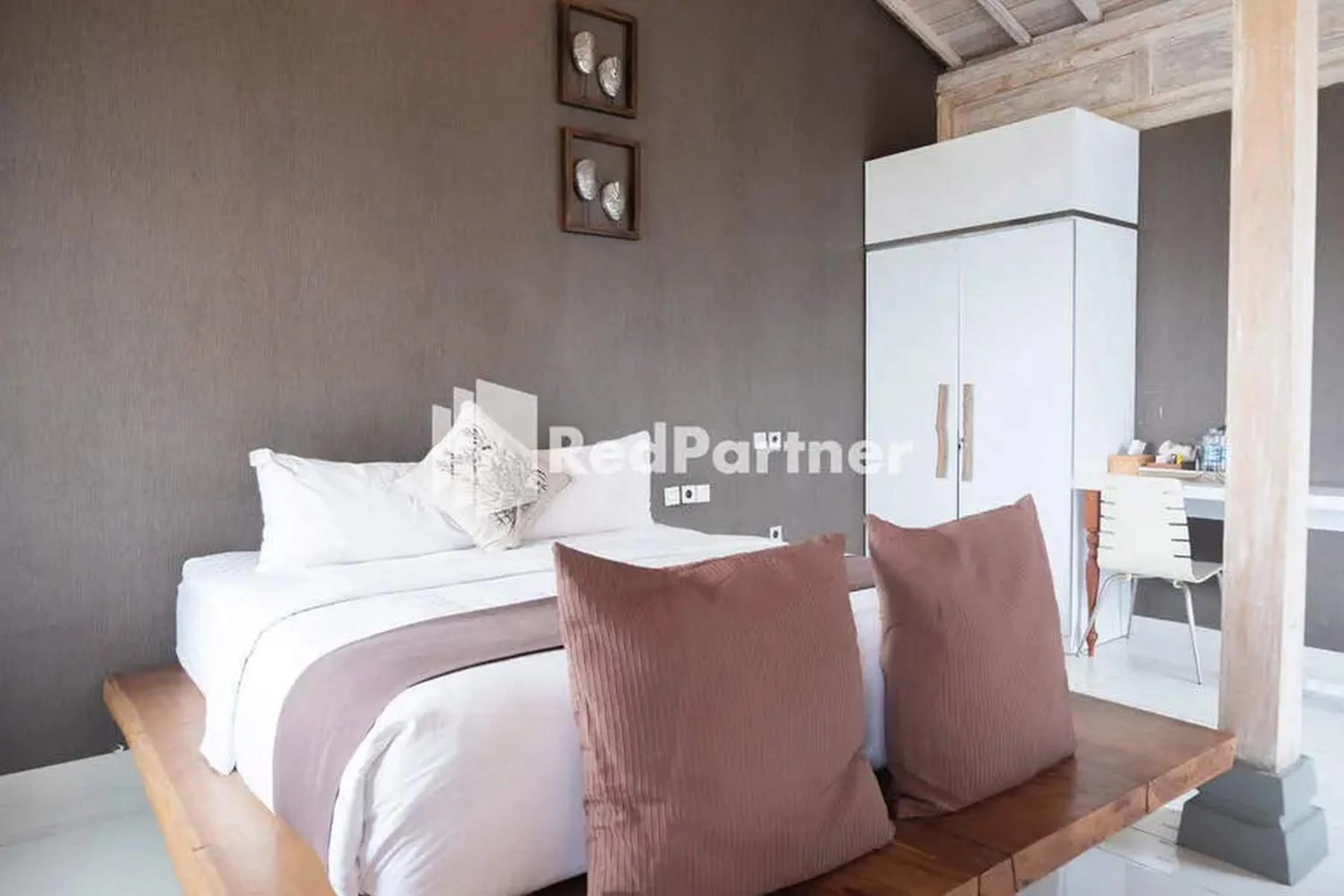 Bedroom, Bed in Sawah Joglo Boutique Villa Mitra RedDoorz