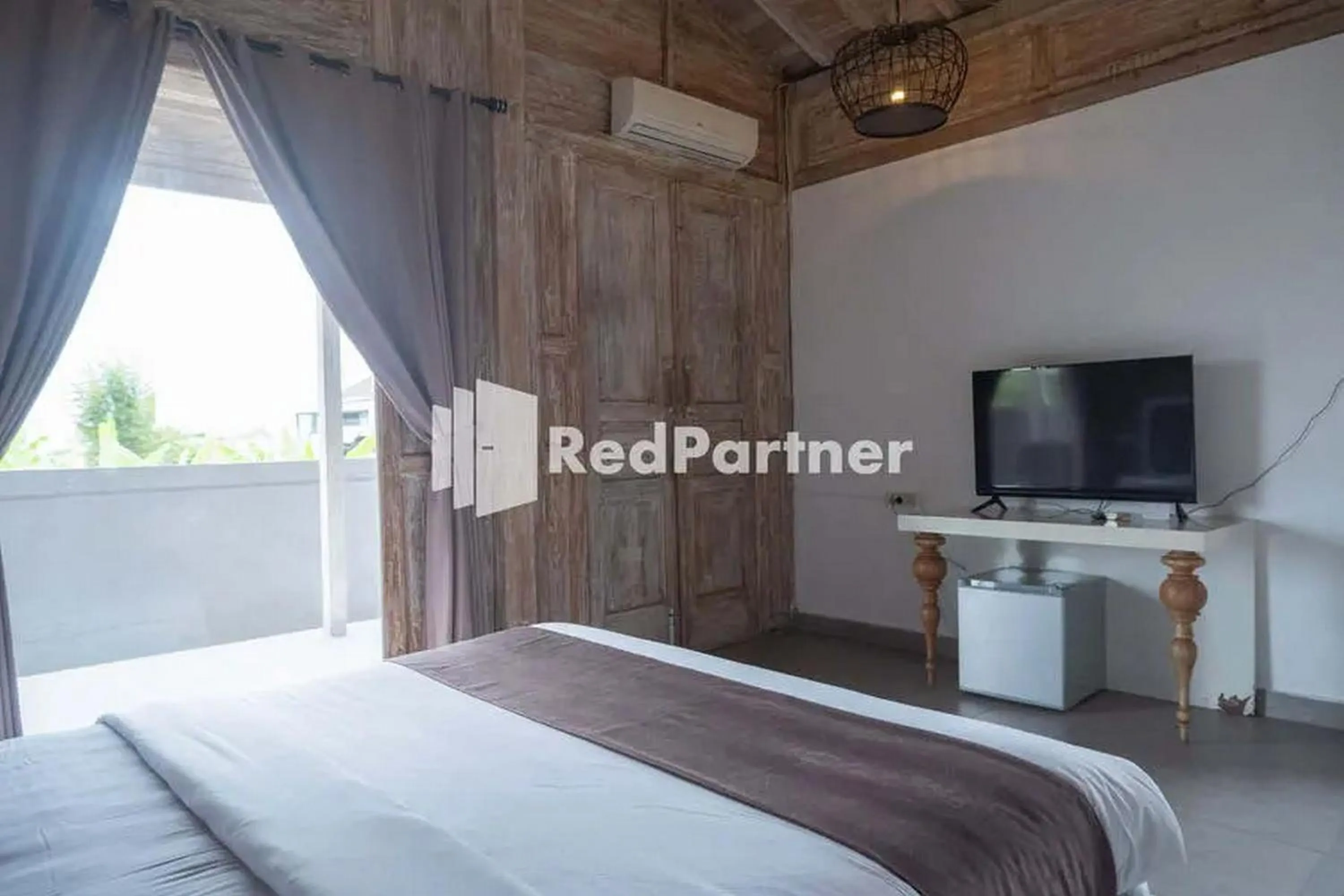 Bedroom, Bed in Sawah Joglo Boutique Villa Mitra RedDoorz