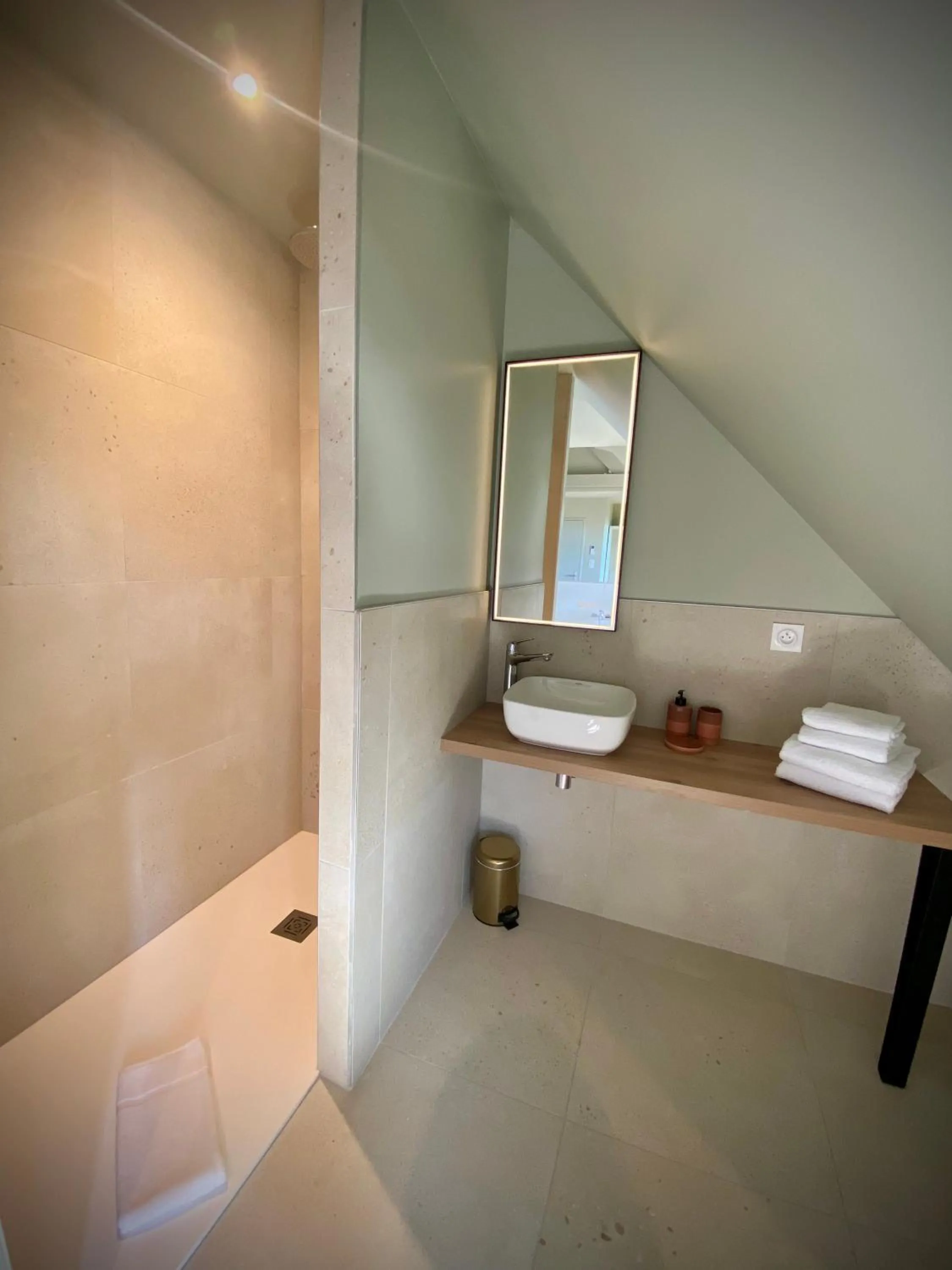 Bathroom in La Bellevue Bistrot et Chambres d'Hotes