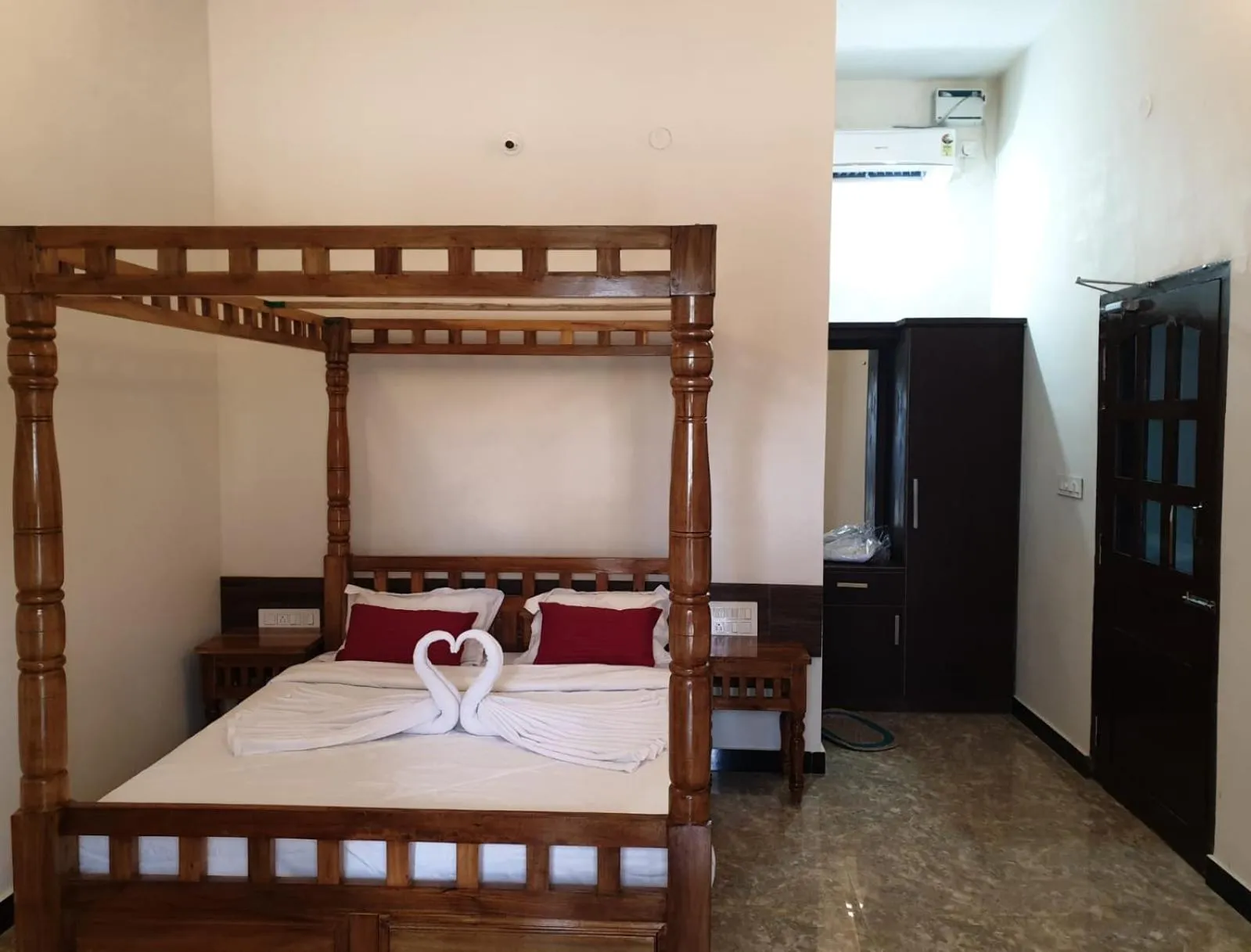 Bed in Orange Valley Plantation Holiday Coorg