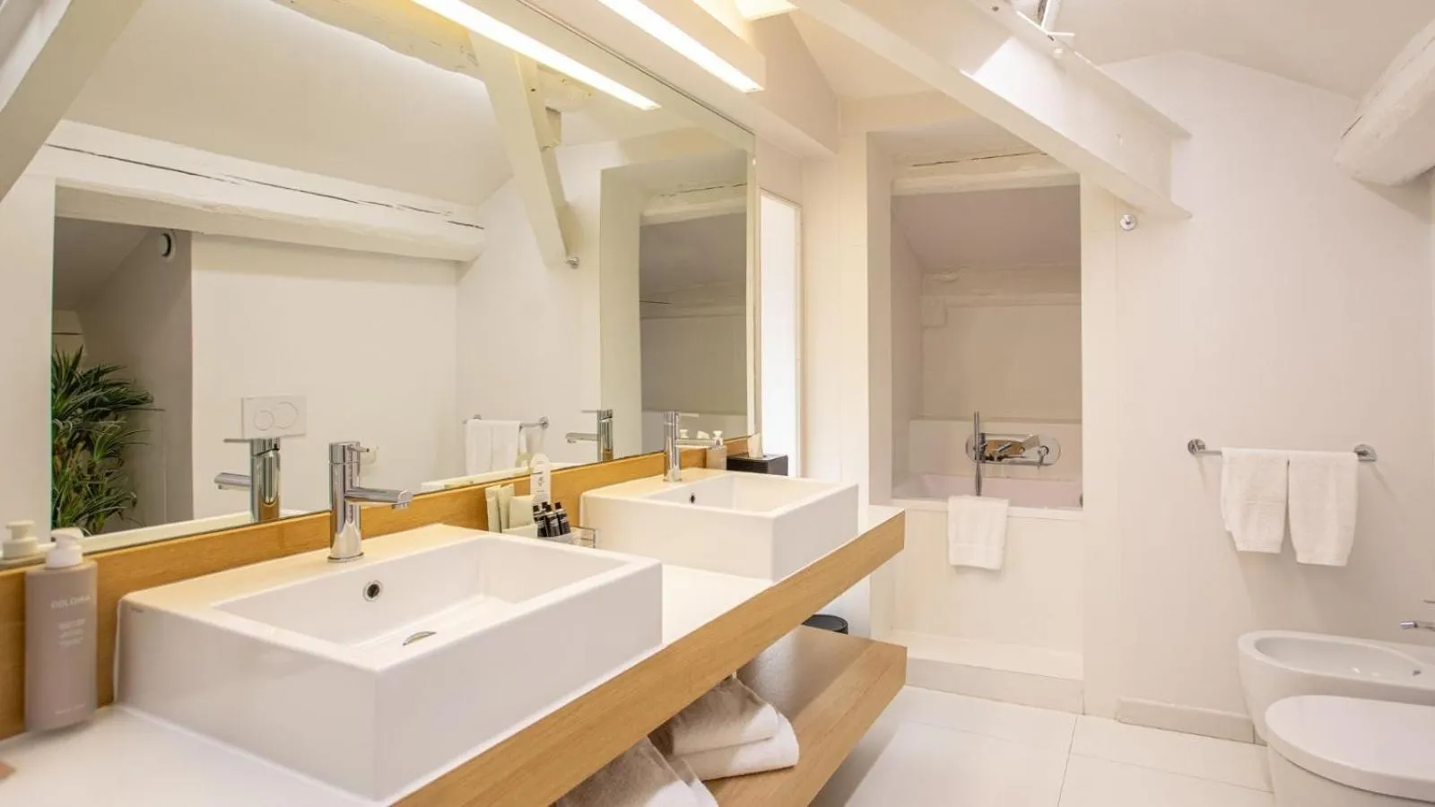 Toilet in I Portici Hotel Bologna