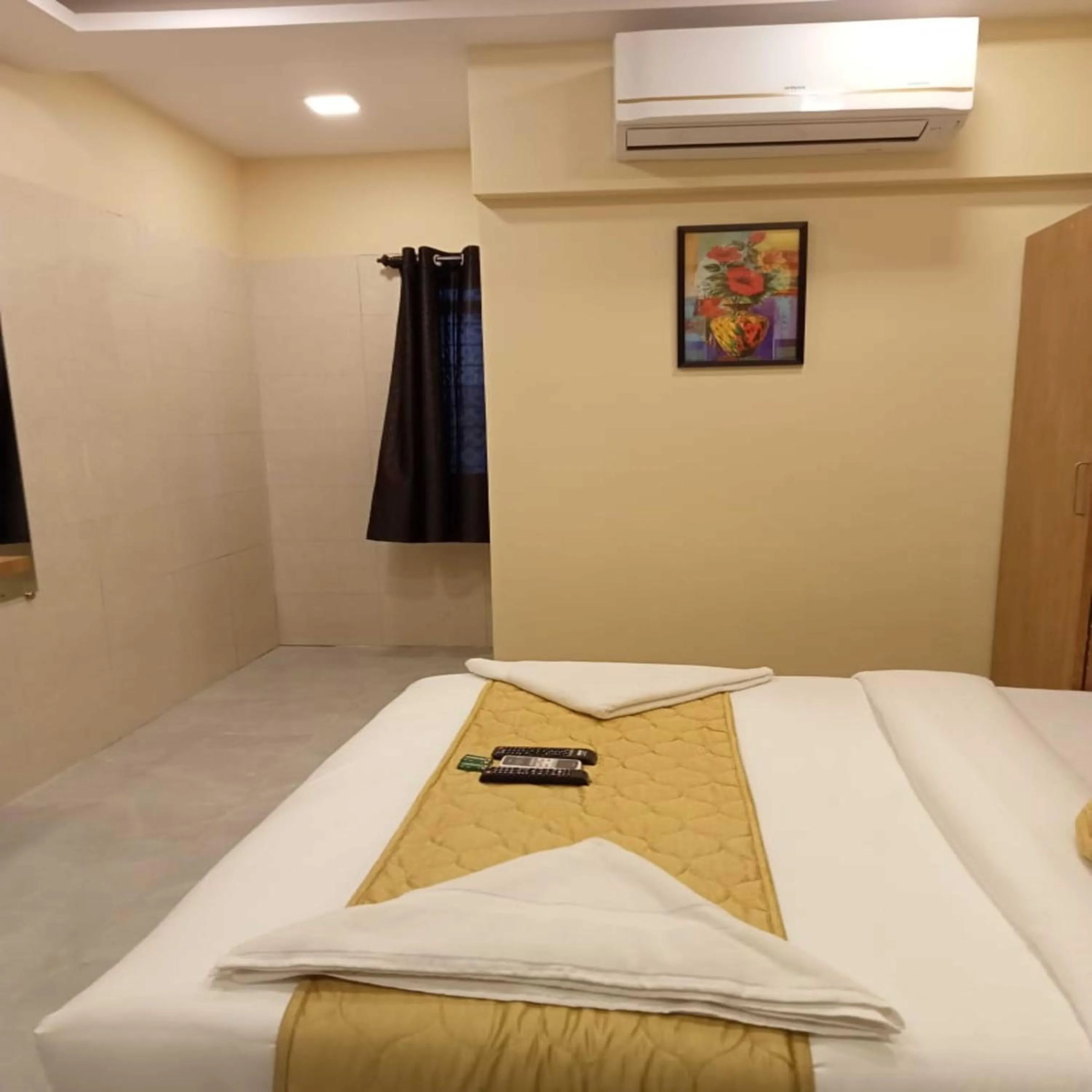 Bedroom in Hotel New Sarah Inn, Andheri West