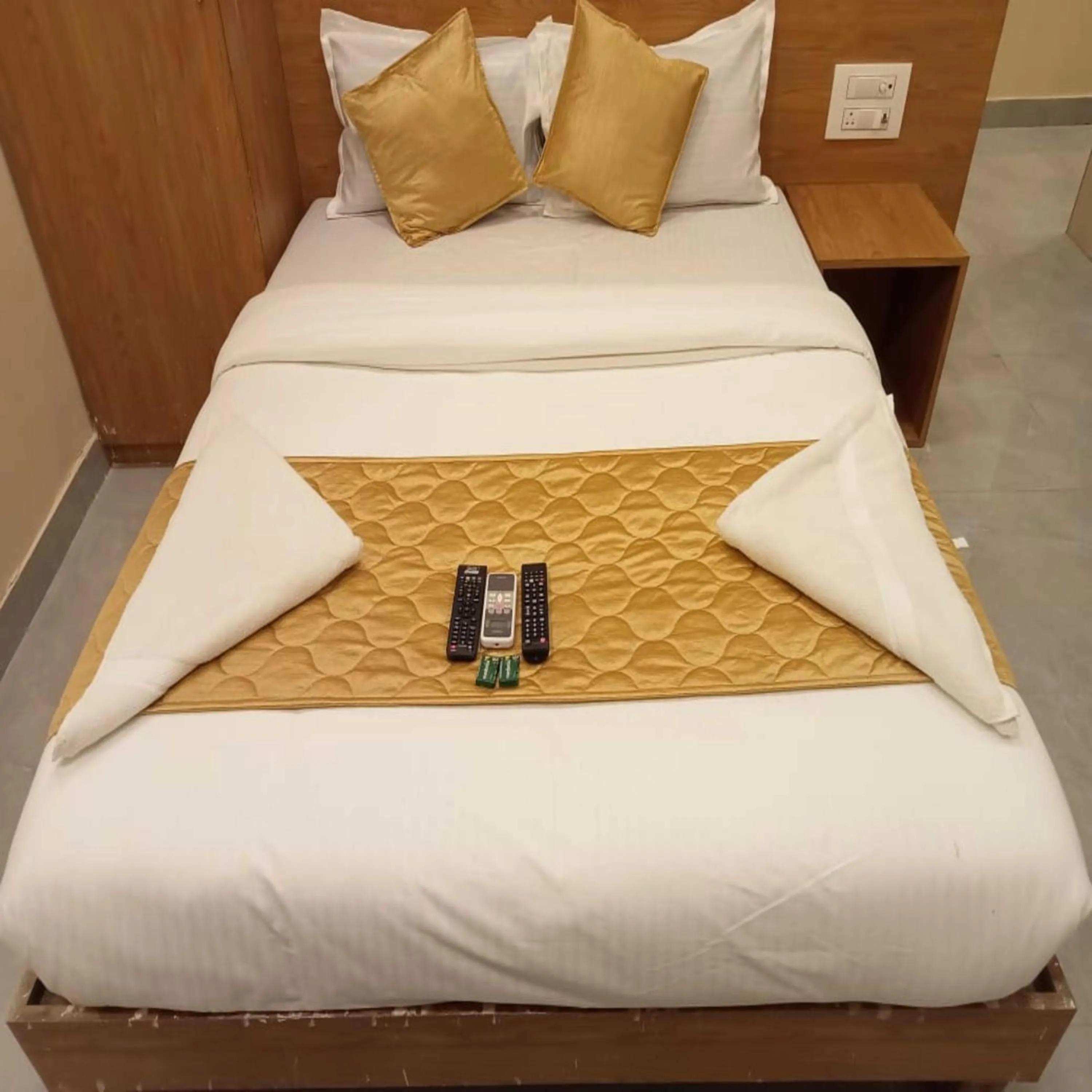 Bed in Hotel New Sarah Inn, Andheri West