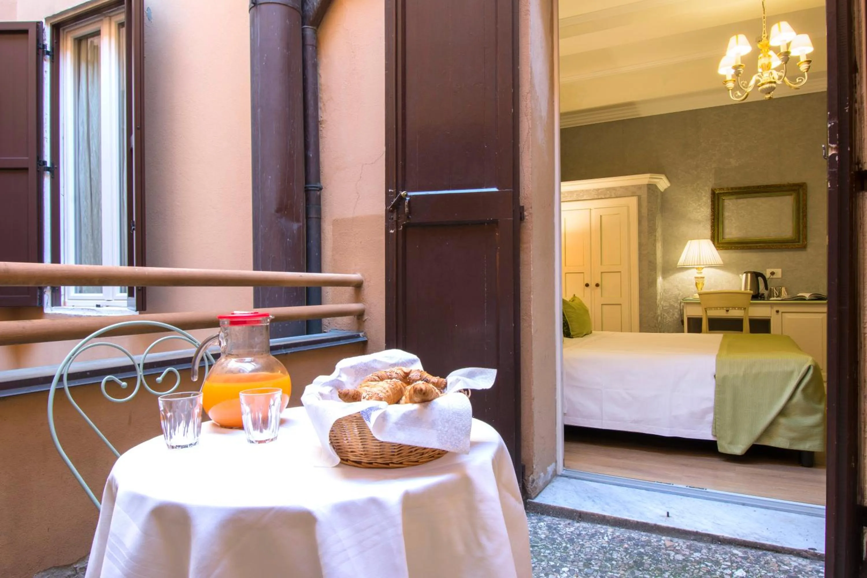 Balcony/Terrace, Bed in Hotel Pedrini