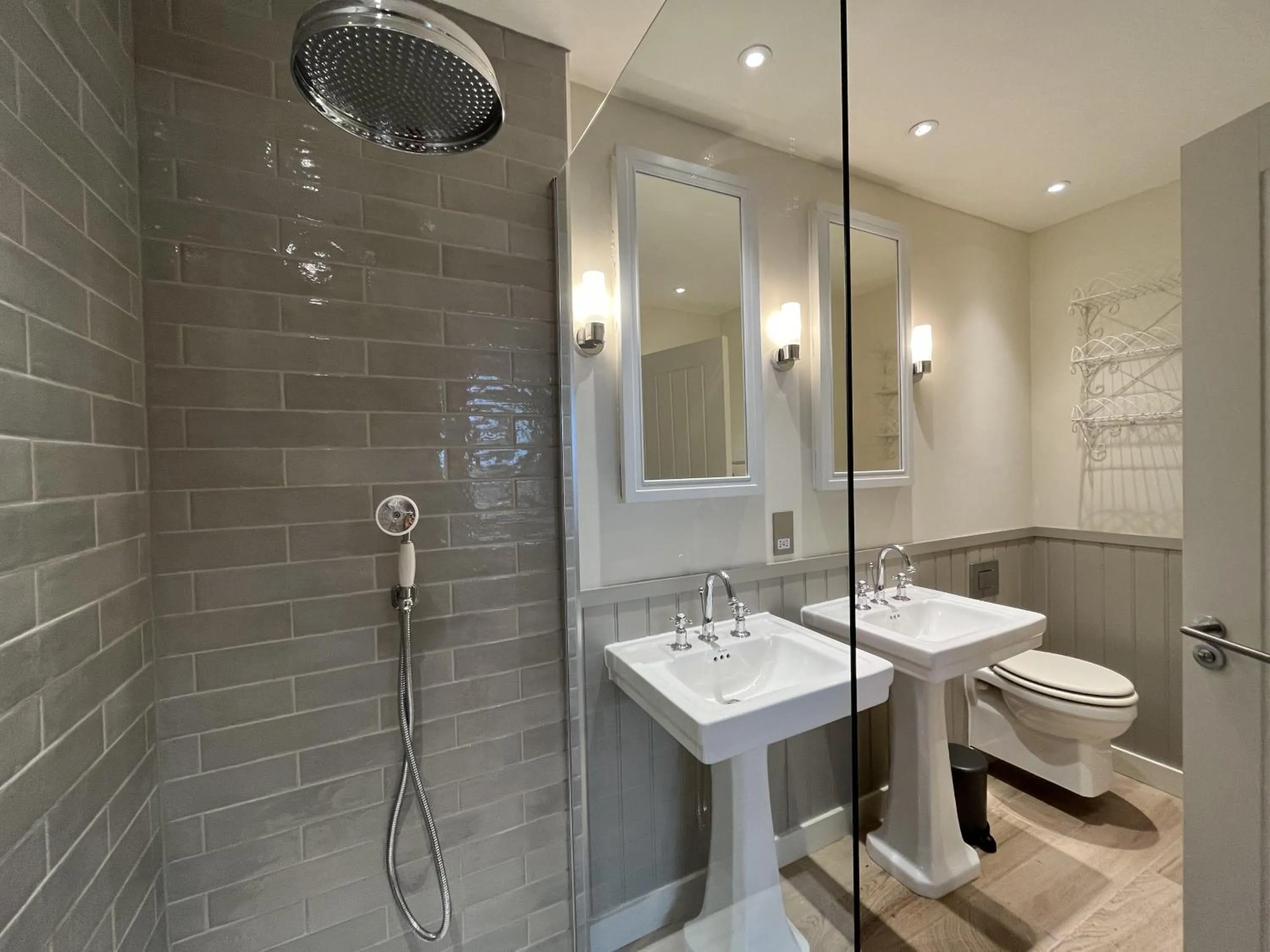 Bathroom in Walcot Yard with parking, Bath Keys