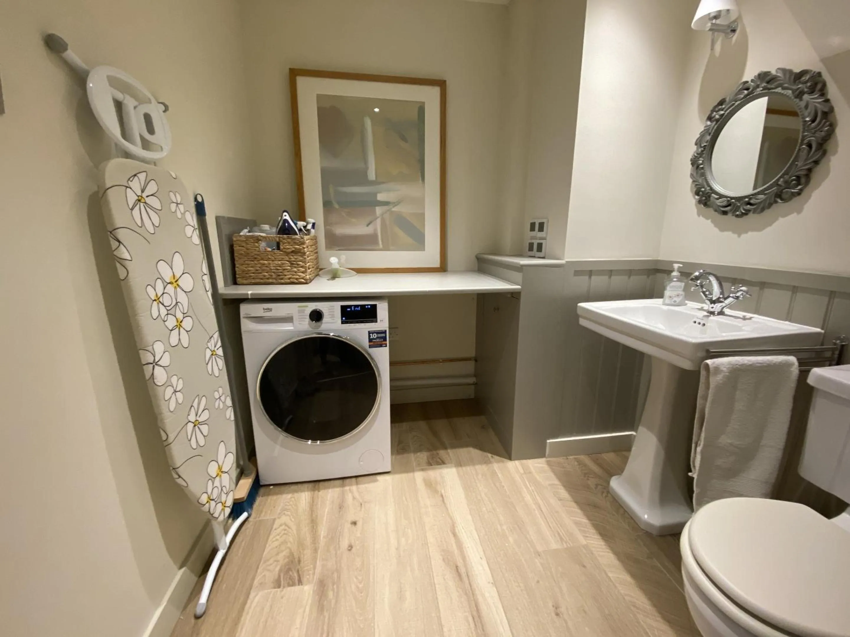 laundry in Walcot Yard with parking, Bath Keys