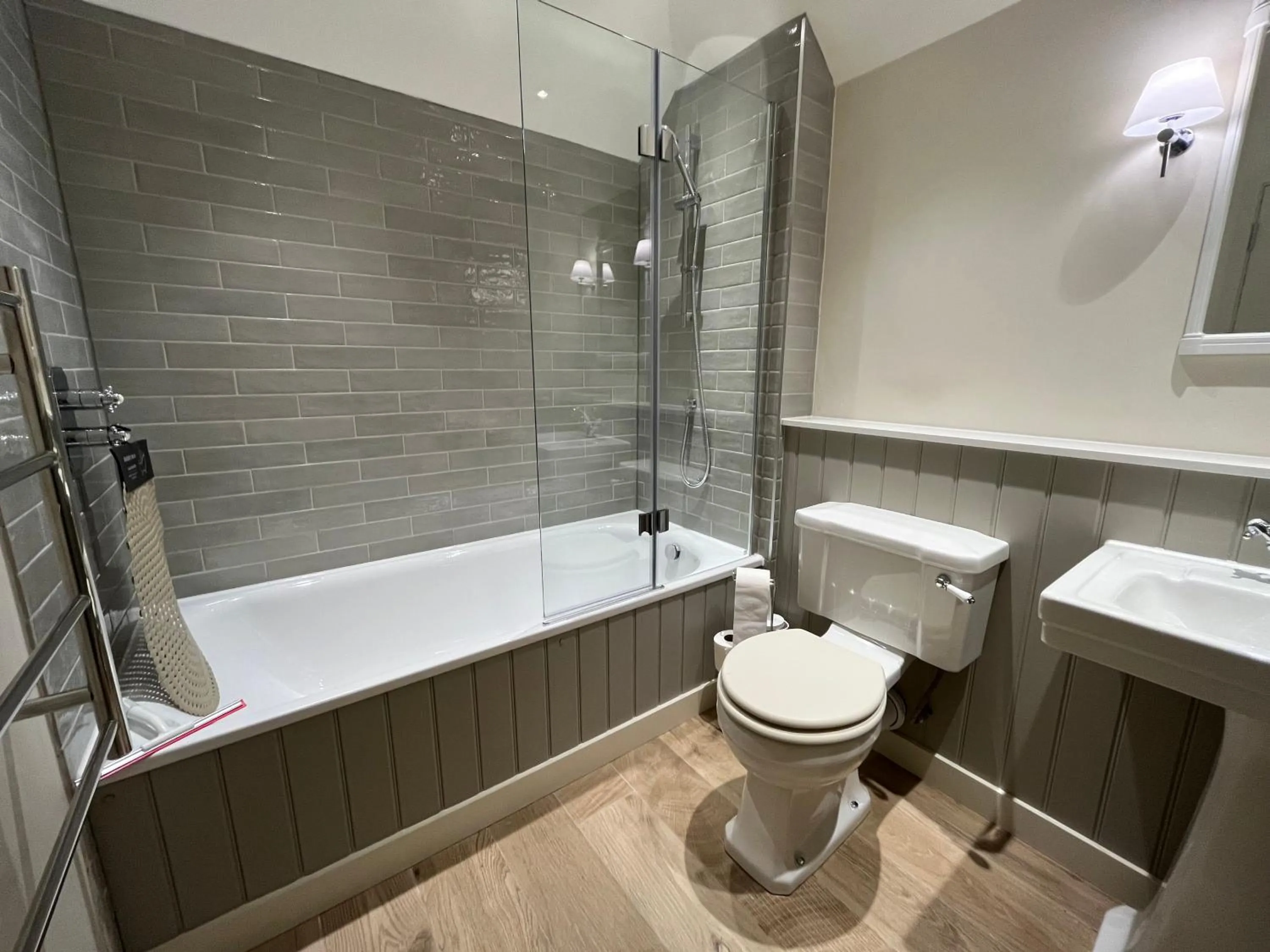 Bathroom in Walcot Yard with parking, Bath Keys