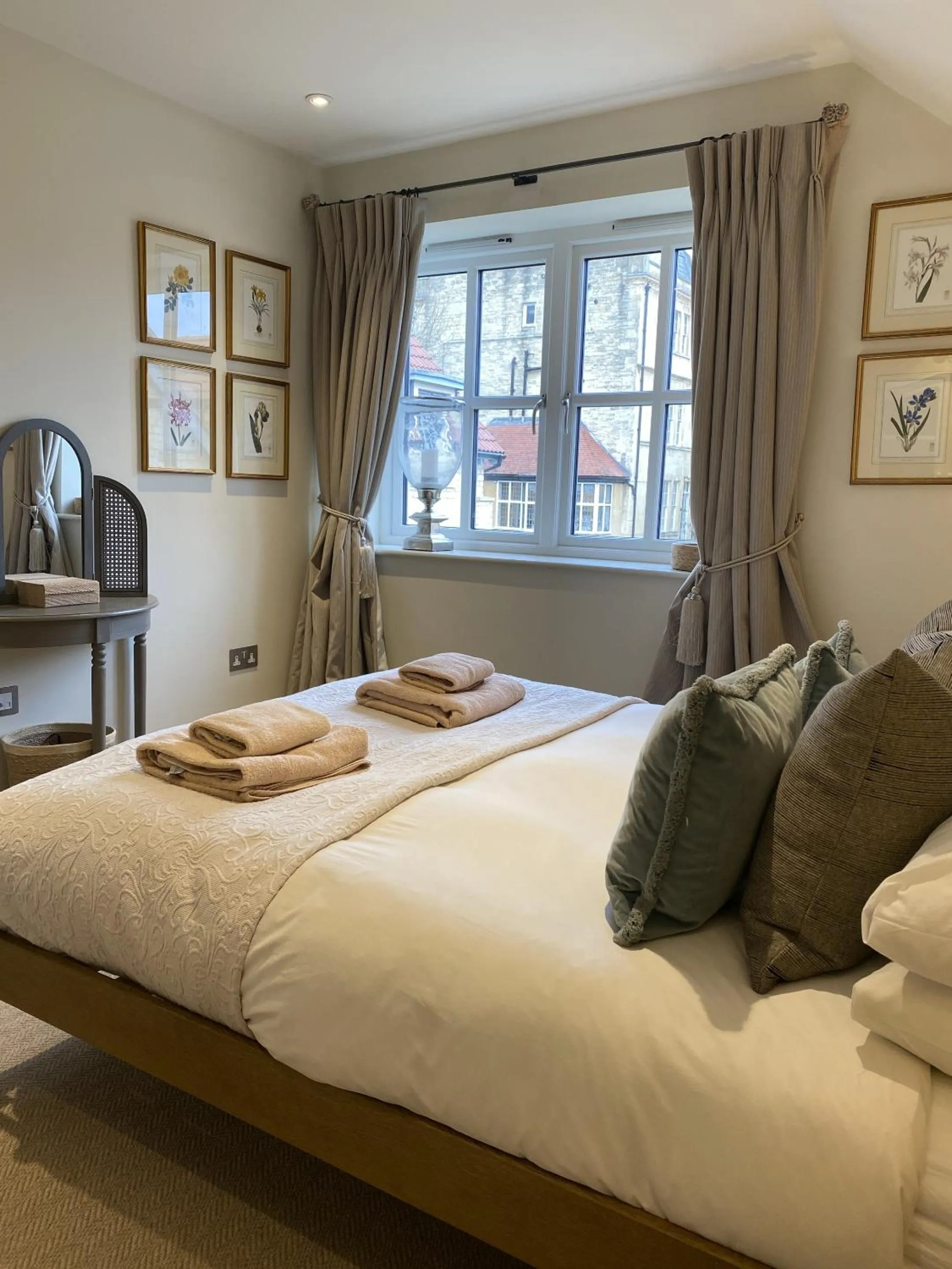 Bedroom, Bed in Walcot Yard with parking, Bath Keys