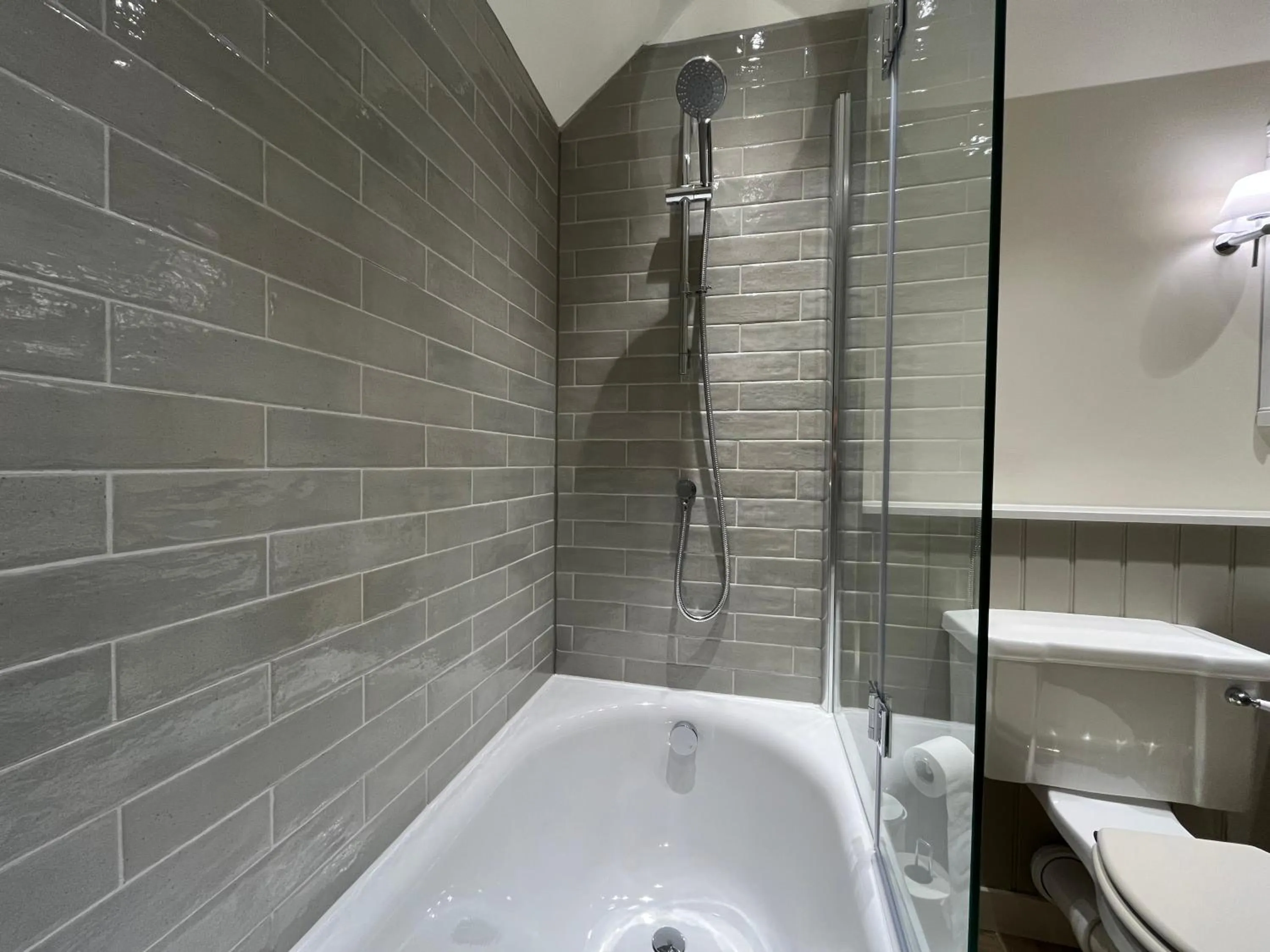 Bathroom in Walcot Yard with parking, Bath Keys