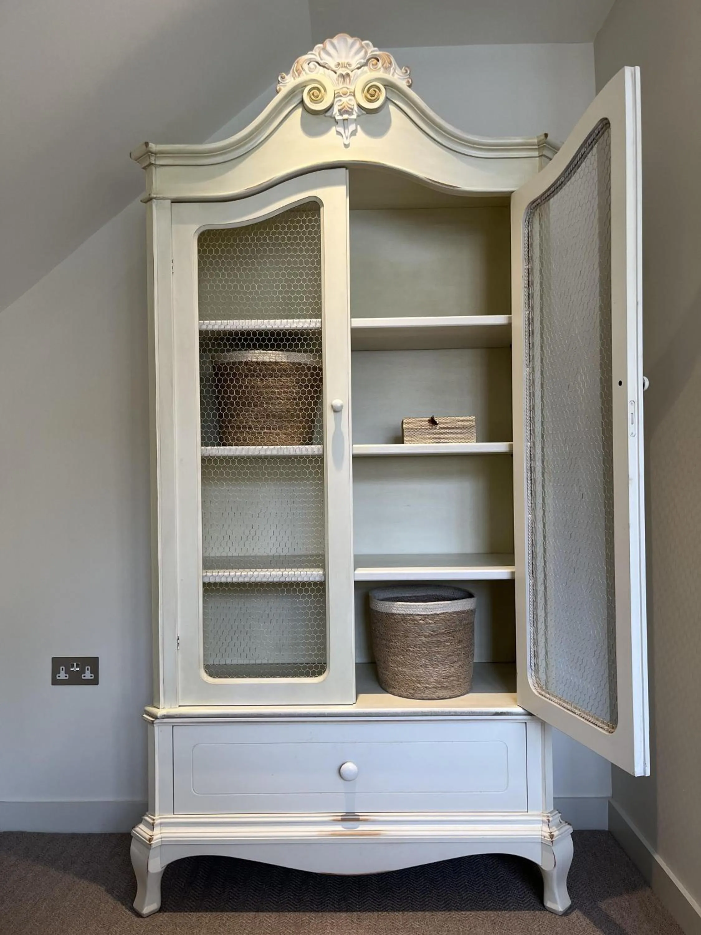 Bedroom in Walcot Yard with parking, Bath Keys