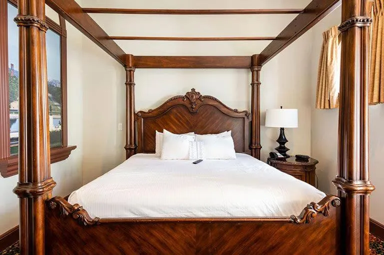 Bed in Chateau Avalon