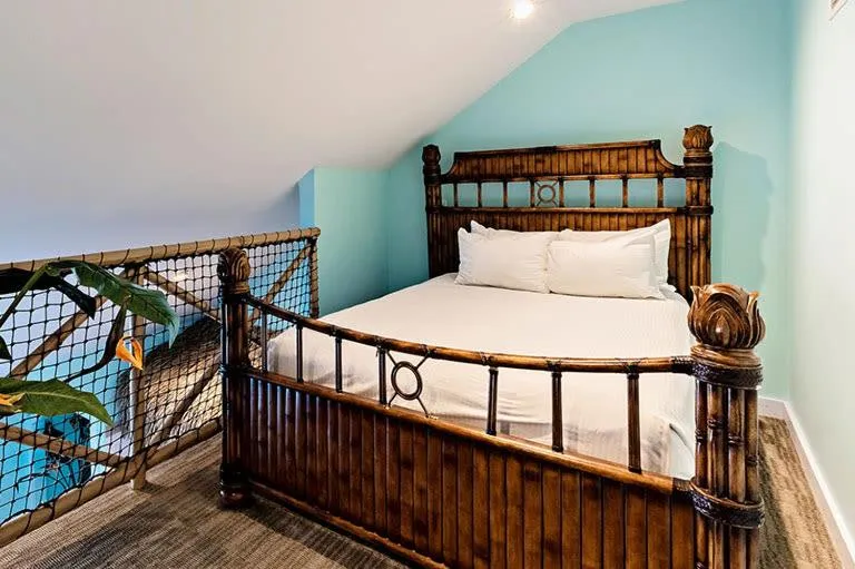 Bed in Chateau Avalon