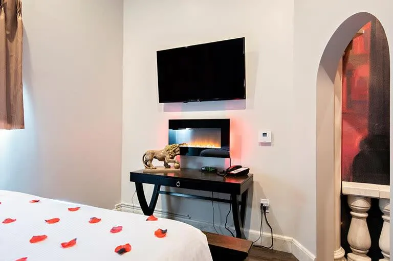 Bed in Chateau Avalon