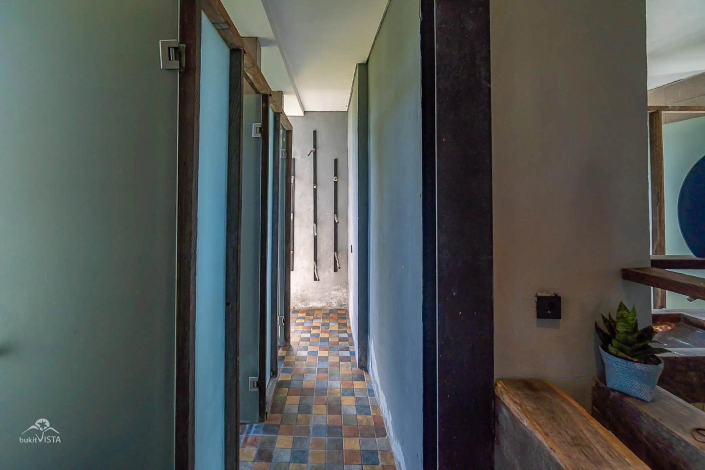 Bathroom in Bong Hostel Nusa Lembongan by Bukit Vista