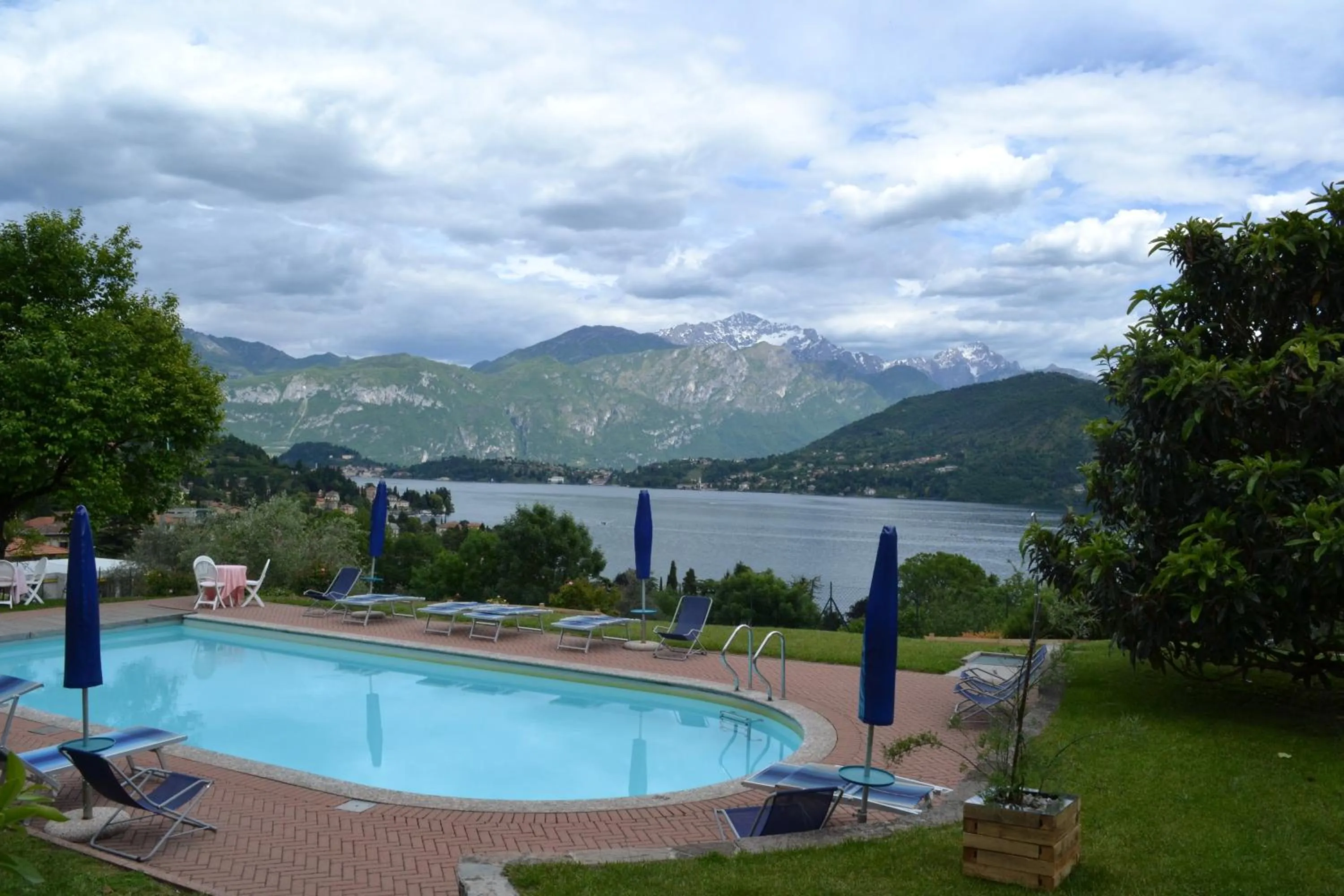 Swimming pool in Residence Celeste