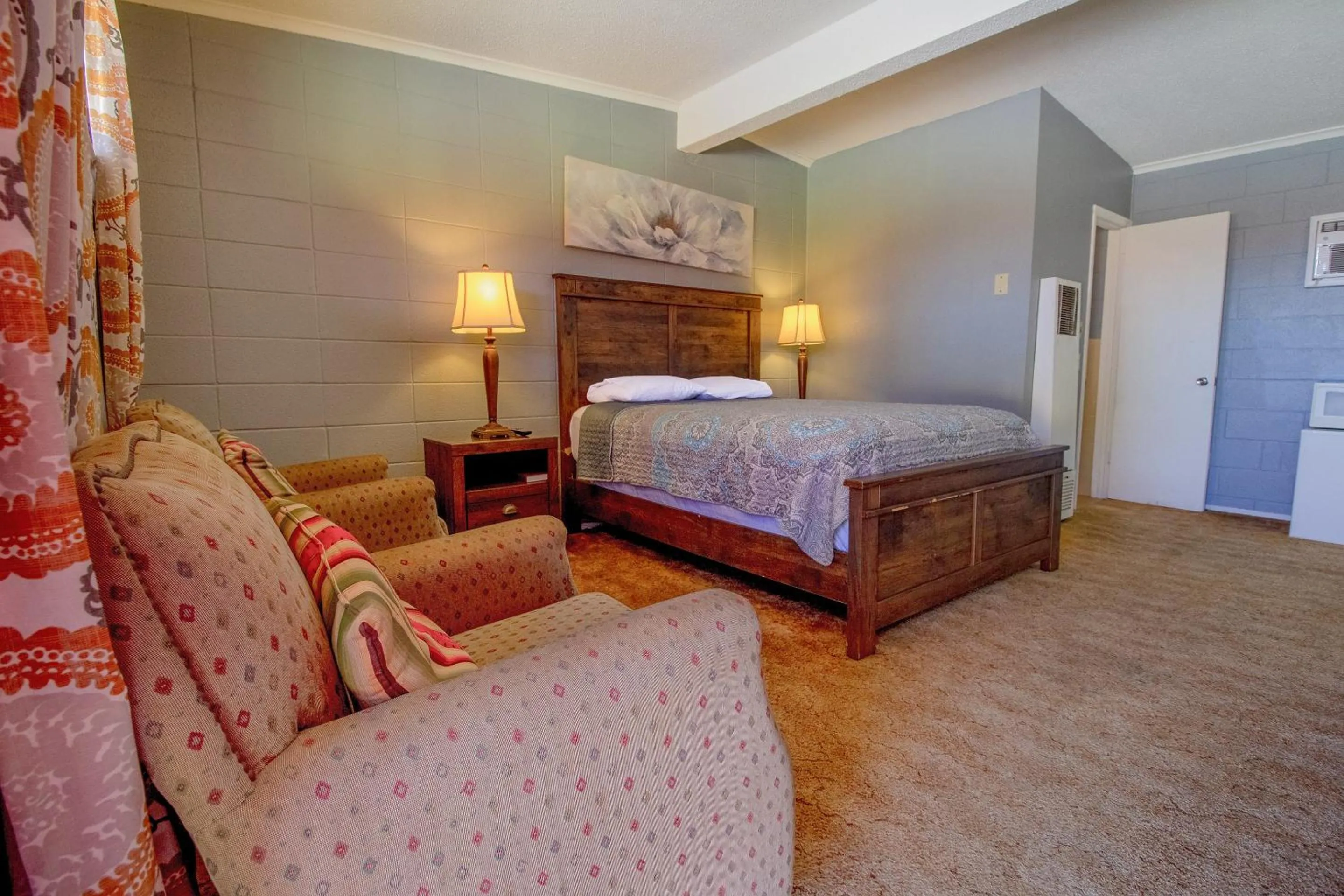 Bedroom, Bed in Wheeler Inn Texas, US - 83 By OYO