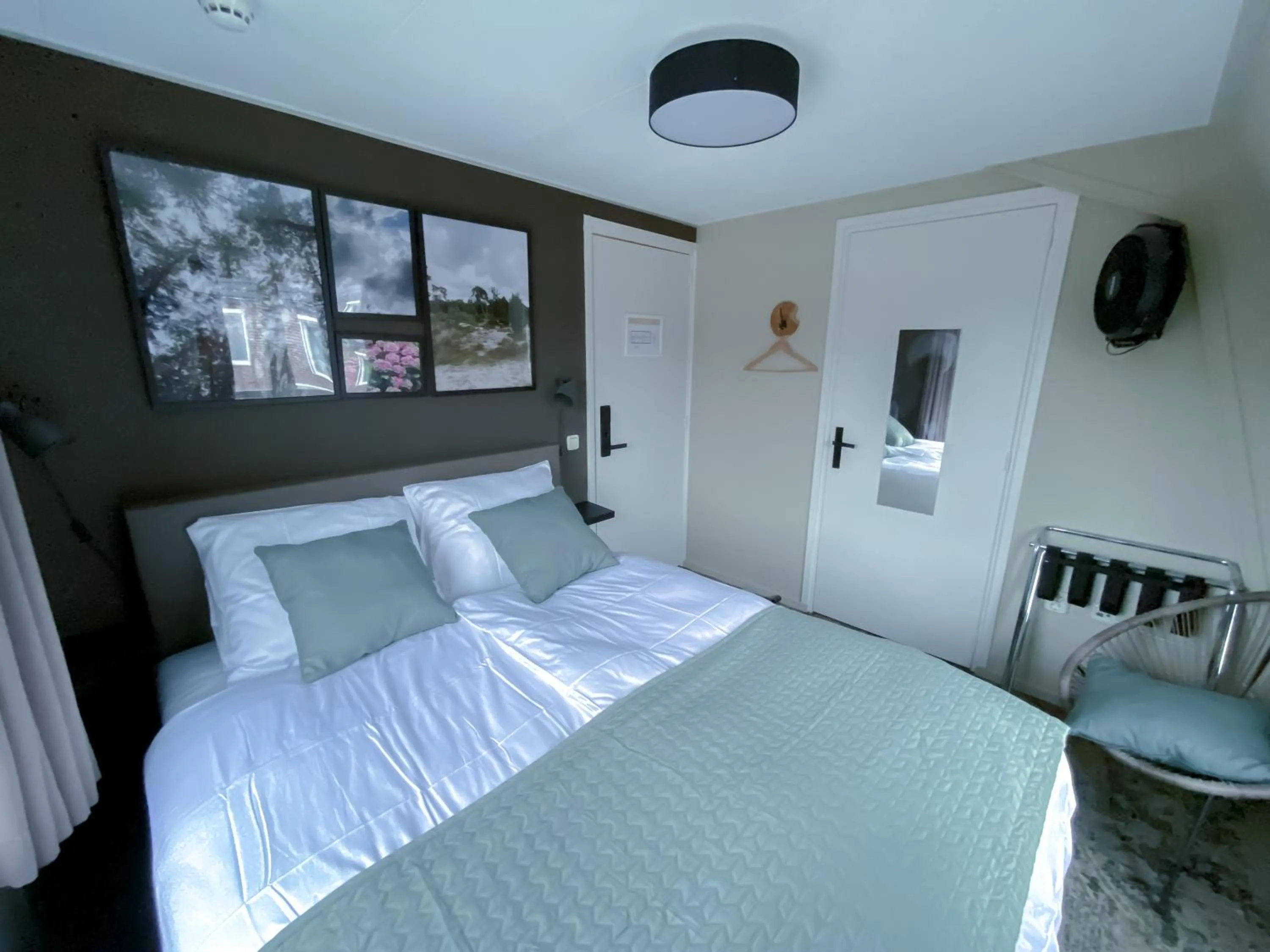TV and multimedia, Bed in Hotel de Slapende Hollander - Economy