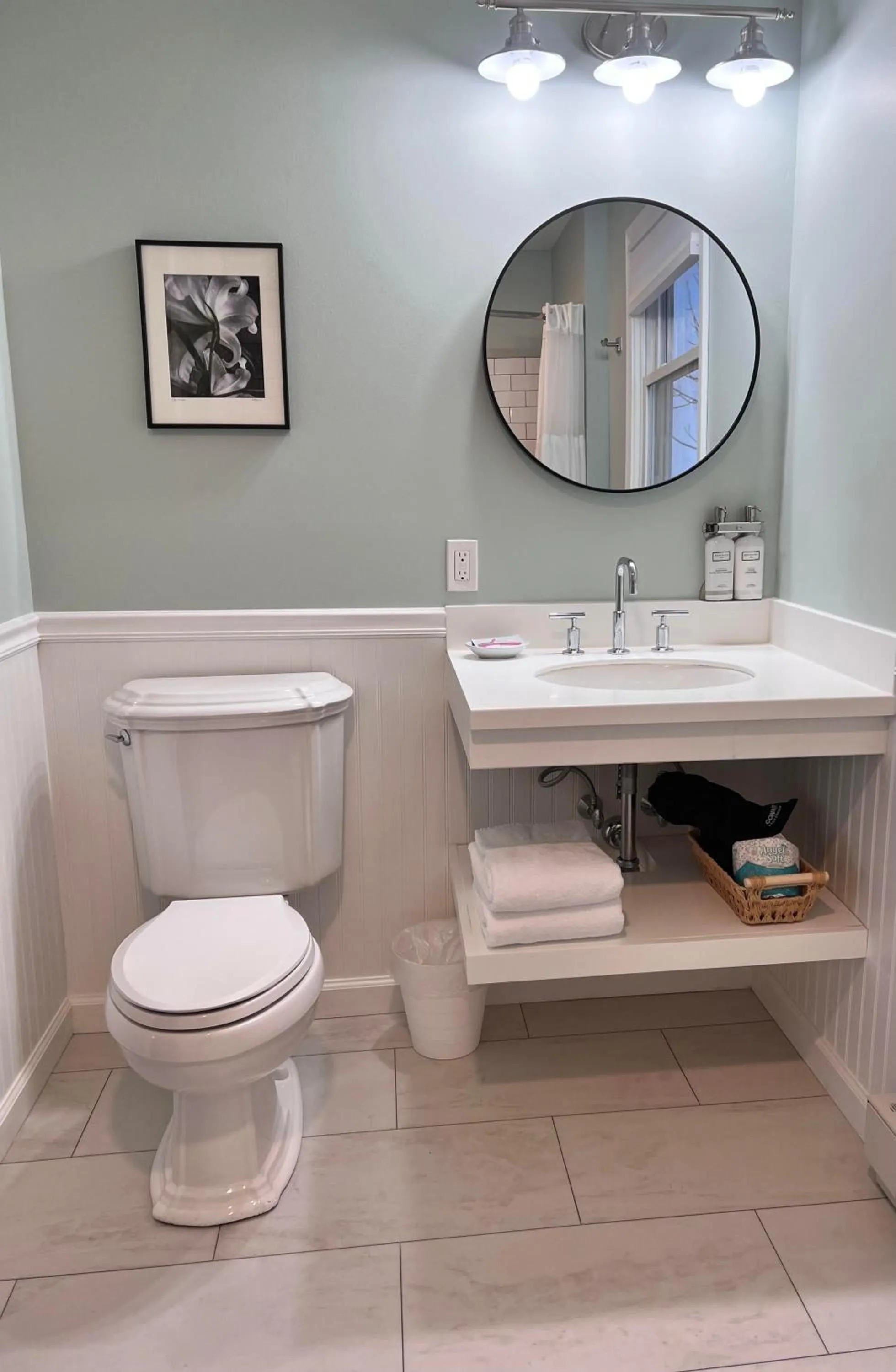 Bathroom in Blue Vista Motor Lodge