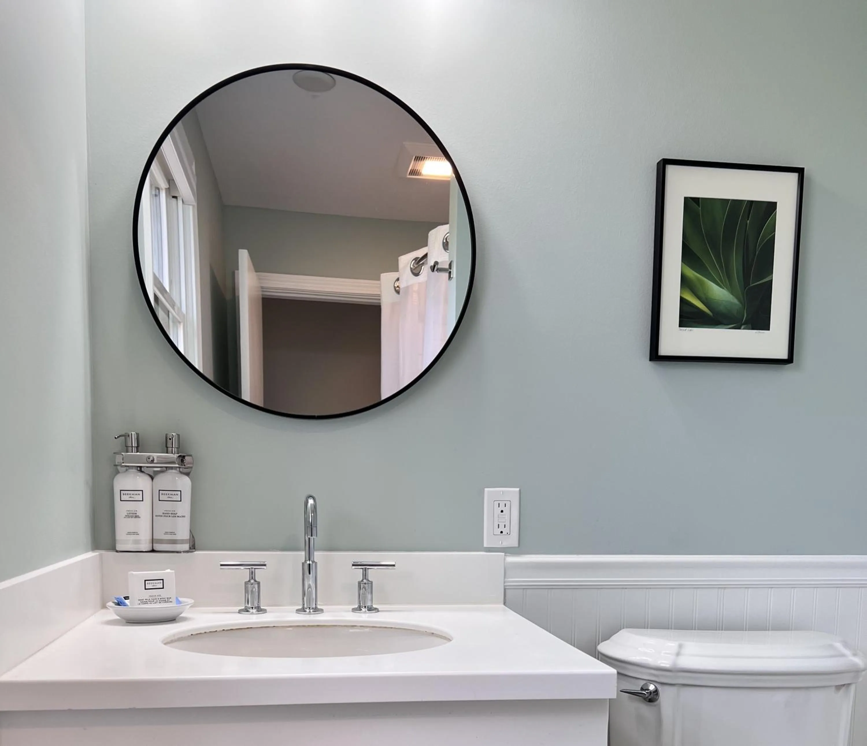 Bathroom in Blue Vista Motor Lodge