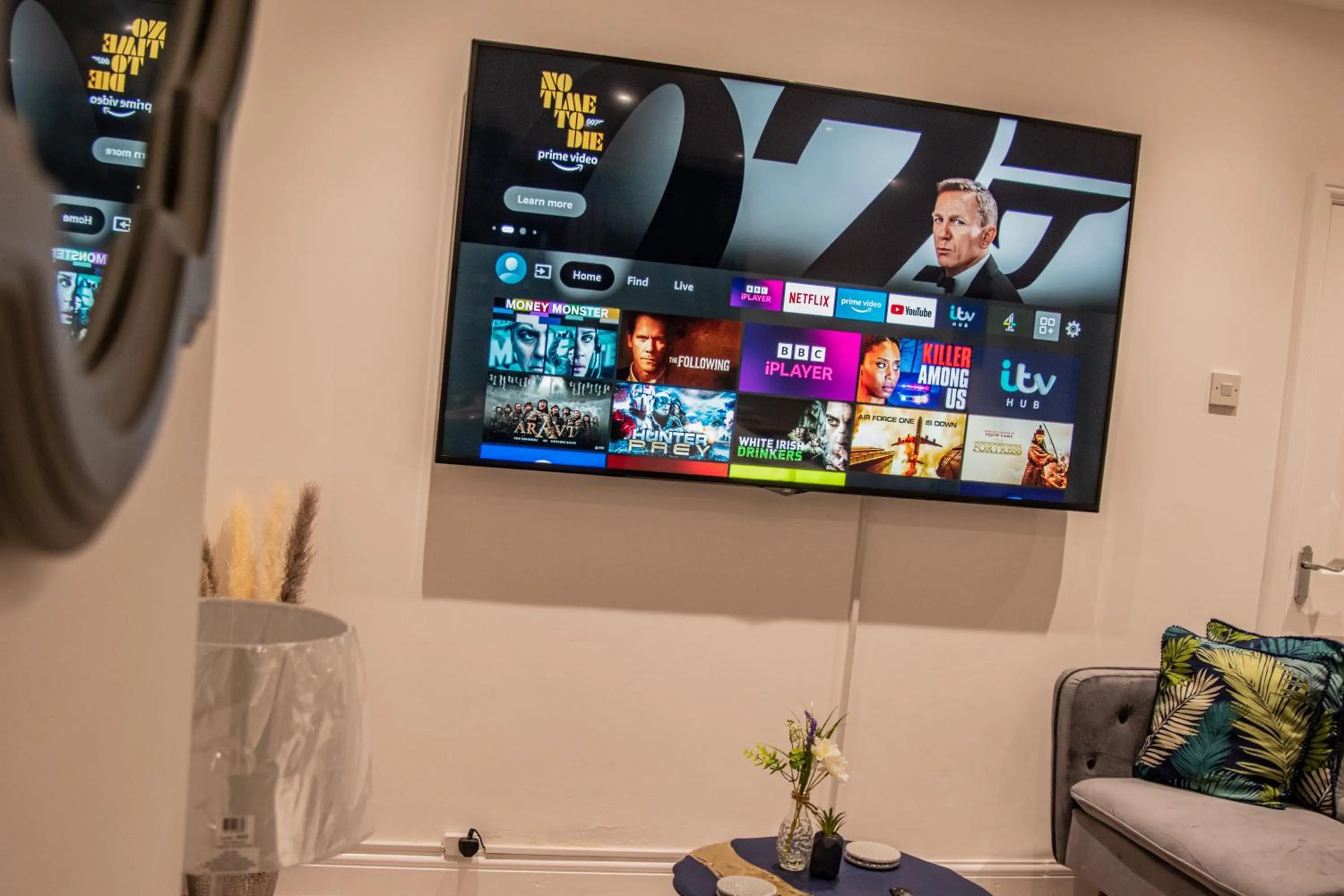 Living room in BV Comfy Spacious 3 Bedroom House At Tatton Street Manchester