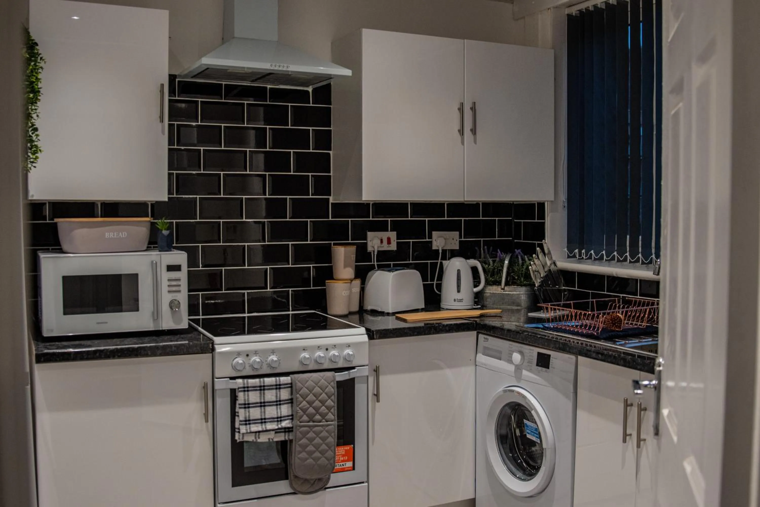 Kitchen or kitchenette in BV Comfy Spacious 3 Bedroom House At Tatton Street Manchester