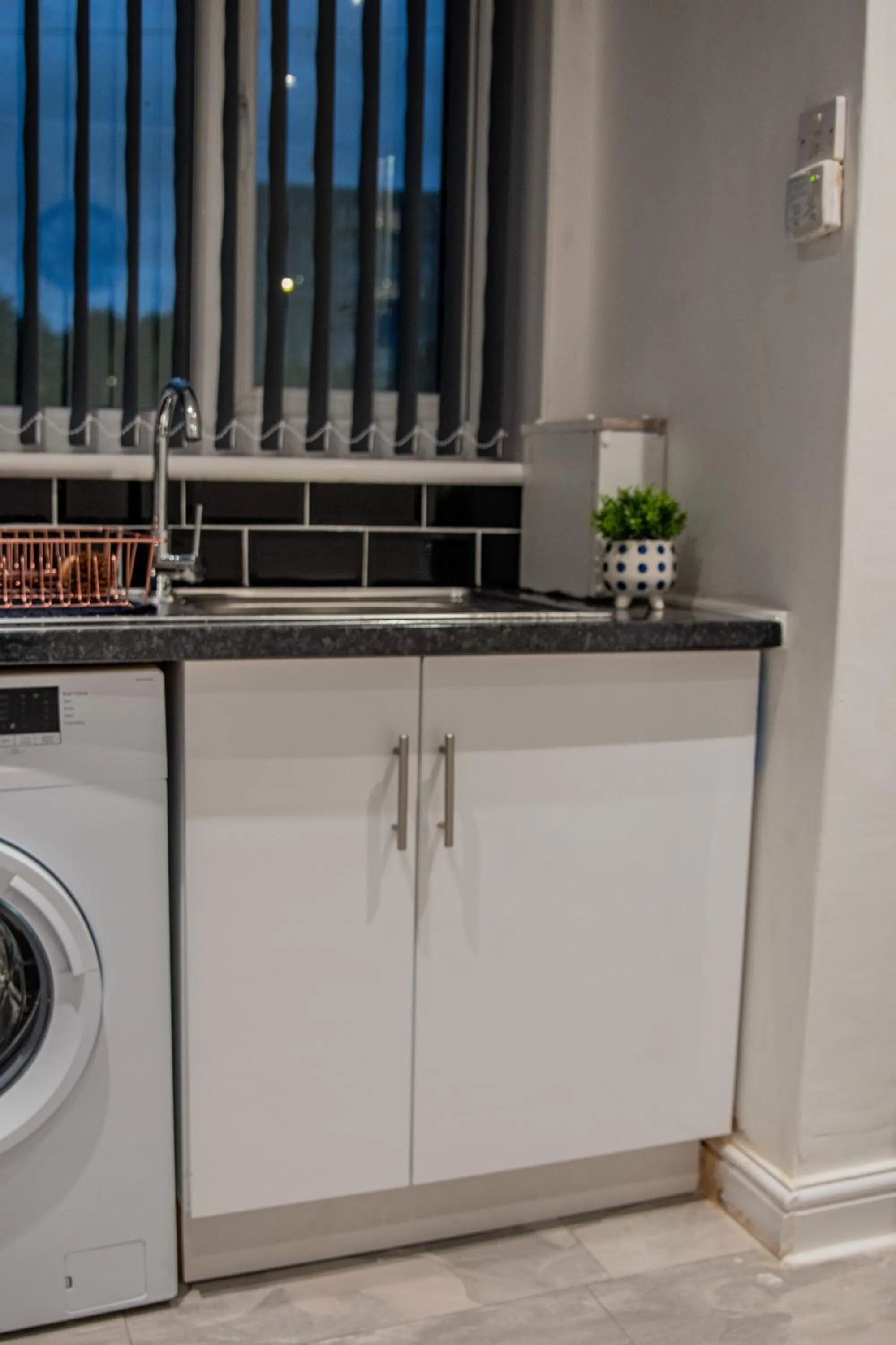 Kitchen or kitchenette in BV Comfy Spacious 3 Bedroom House At Tatton Street Manchester