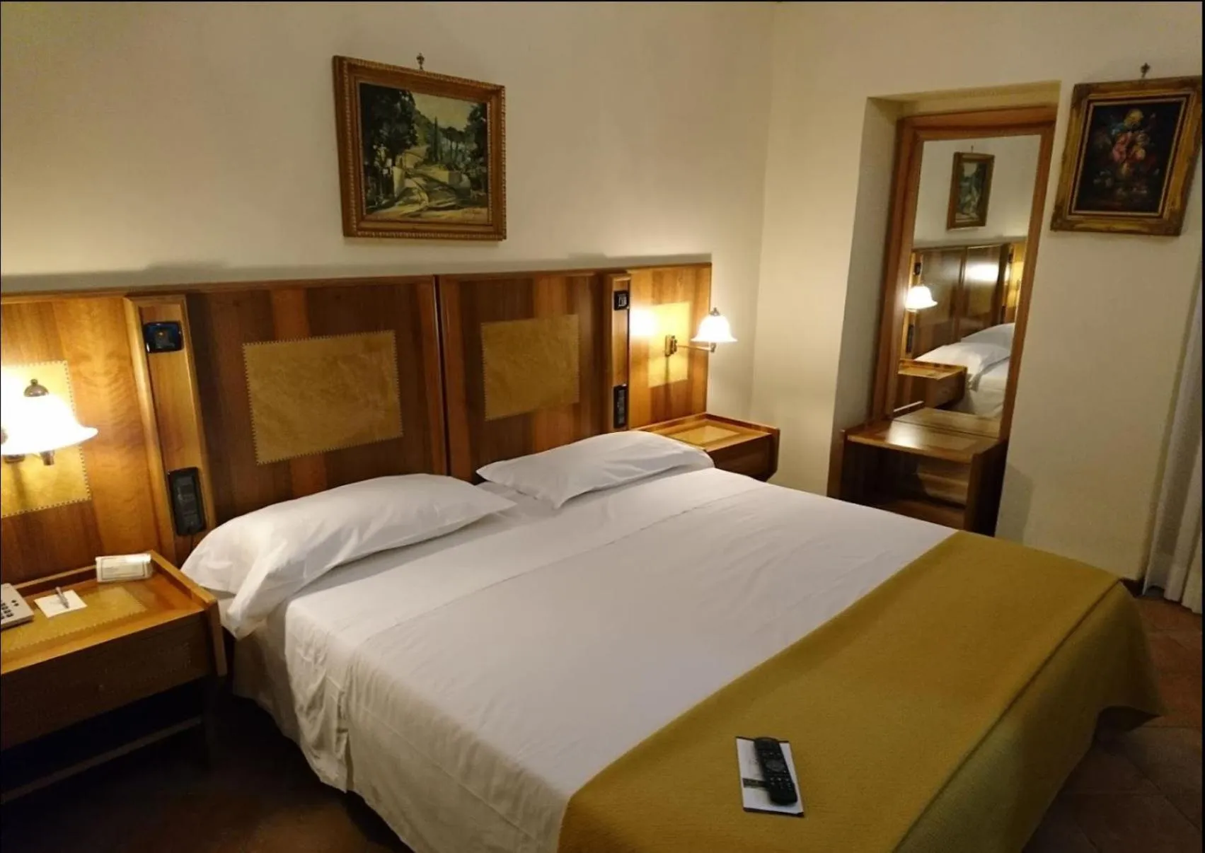 Bedroom, Bed in Villa Tuscolana