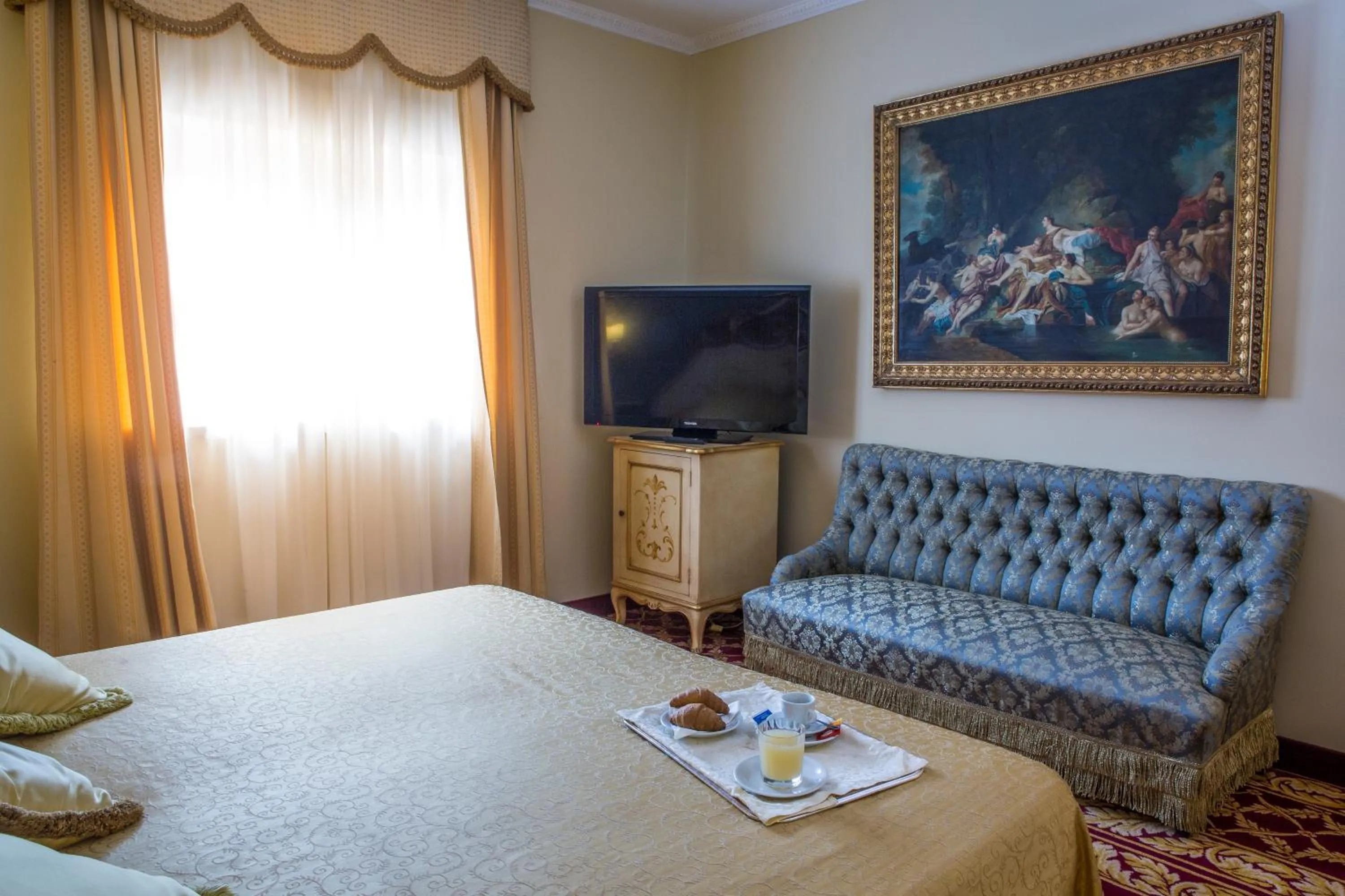 Photo of the whole room, Bed in Villa Tuscolana