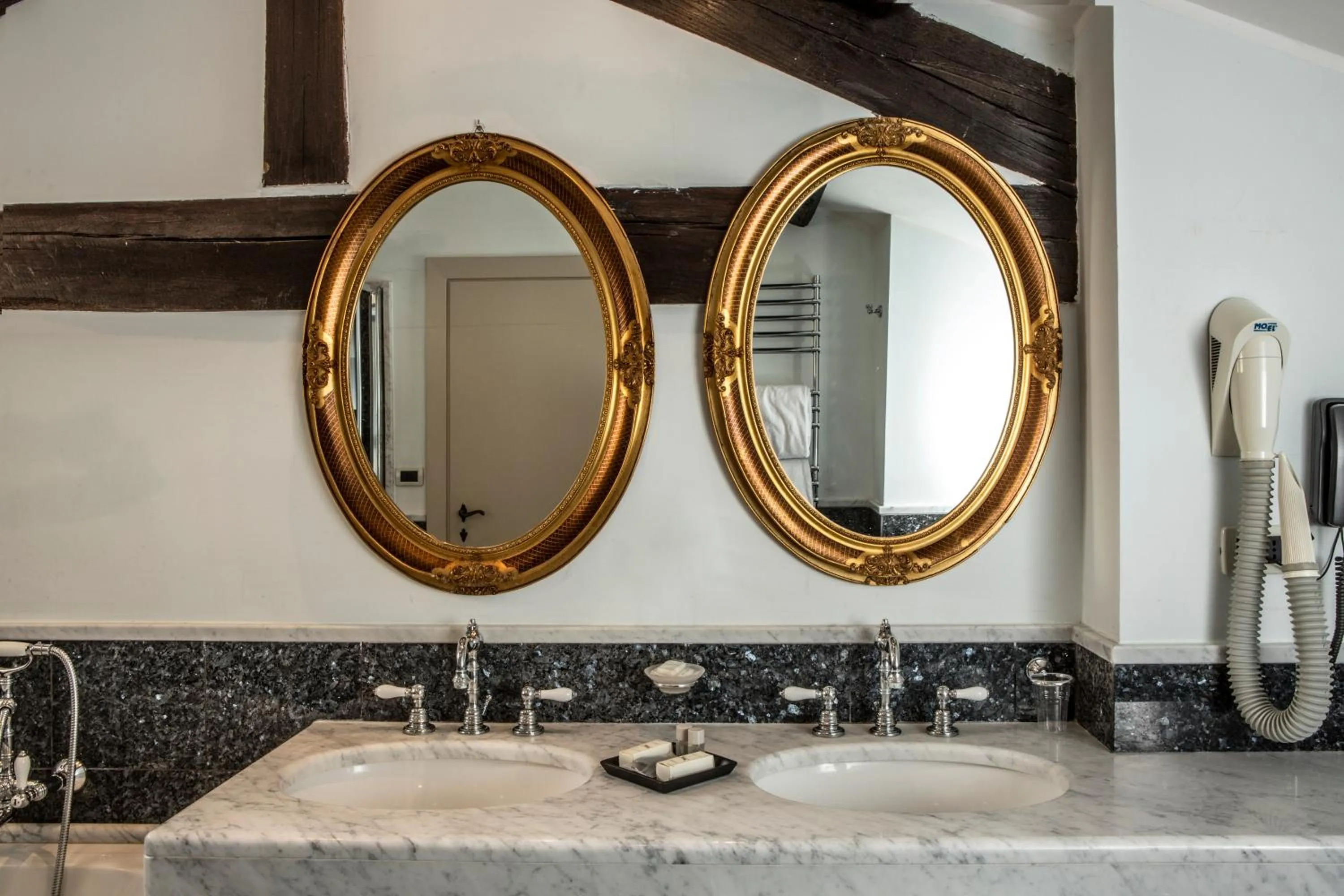 Bathroom in Villa Tuscolana