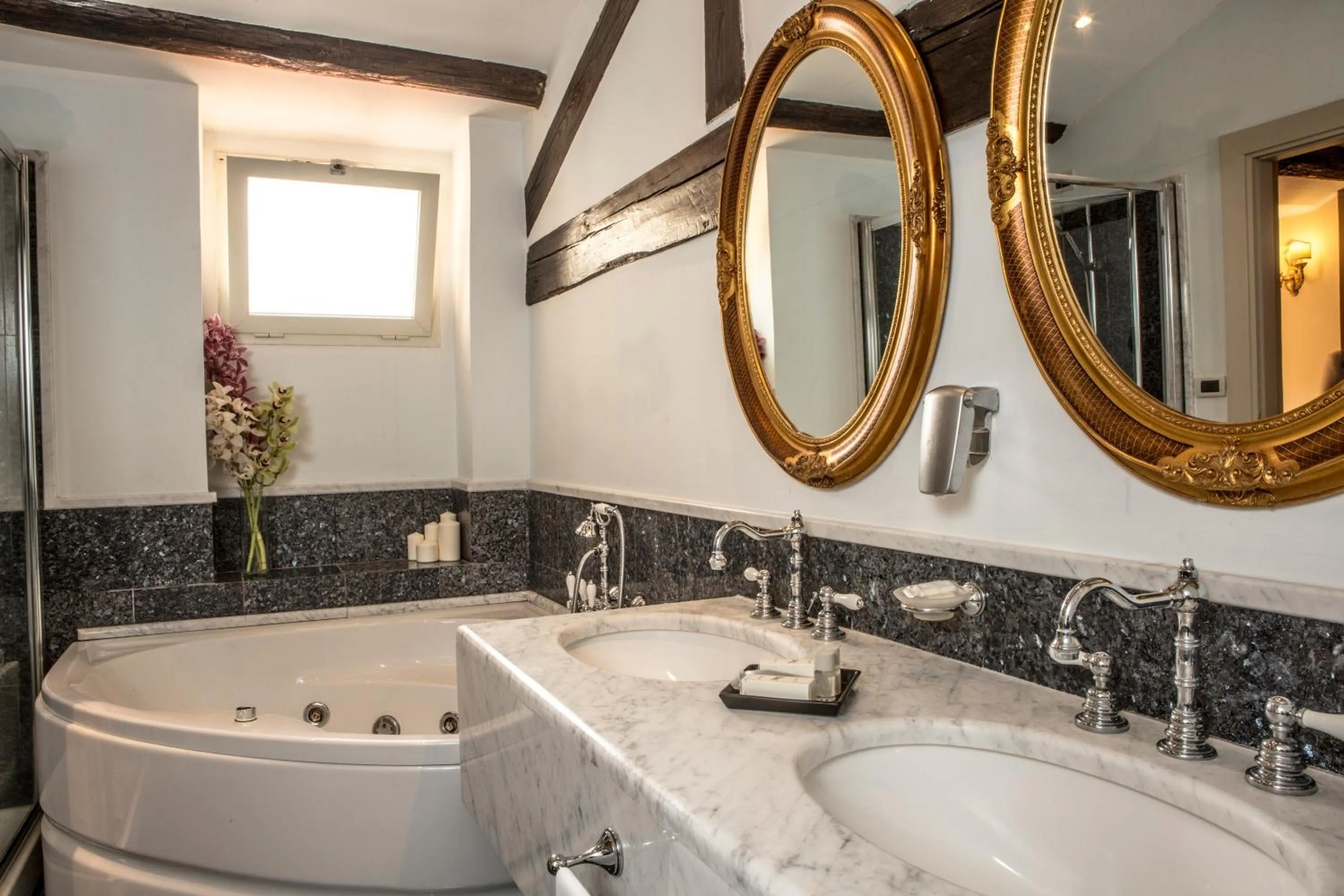 Bathroom in Villa Tuscolana