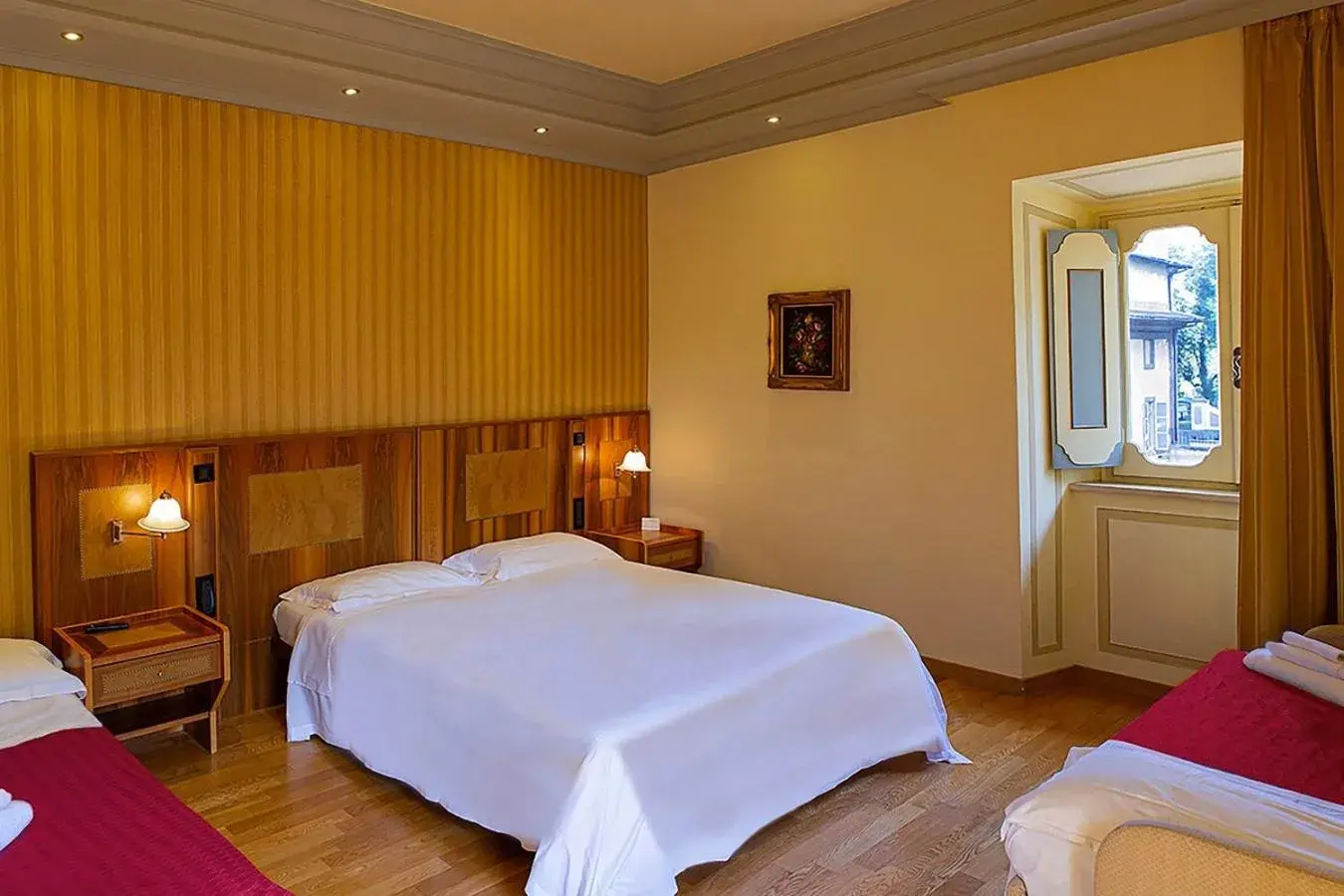 Deluxe Quadruple Room in Villa Tuscolana Deluxe Quadruple Room in Villa Tuscolana