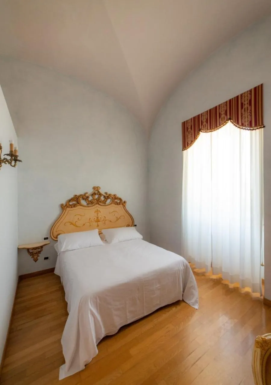 Bedroom, Bed in Villa Tuscolana