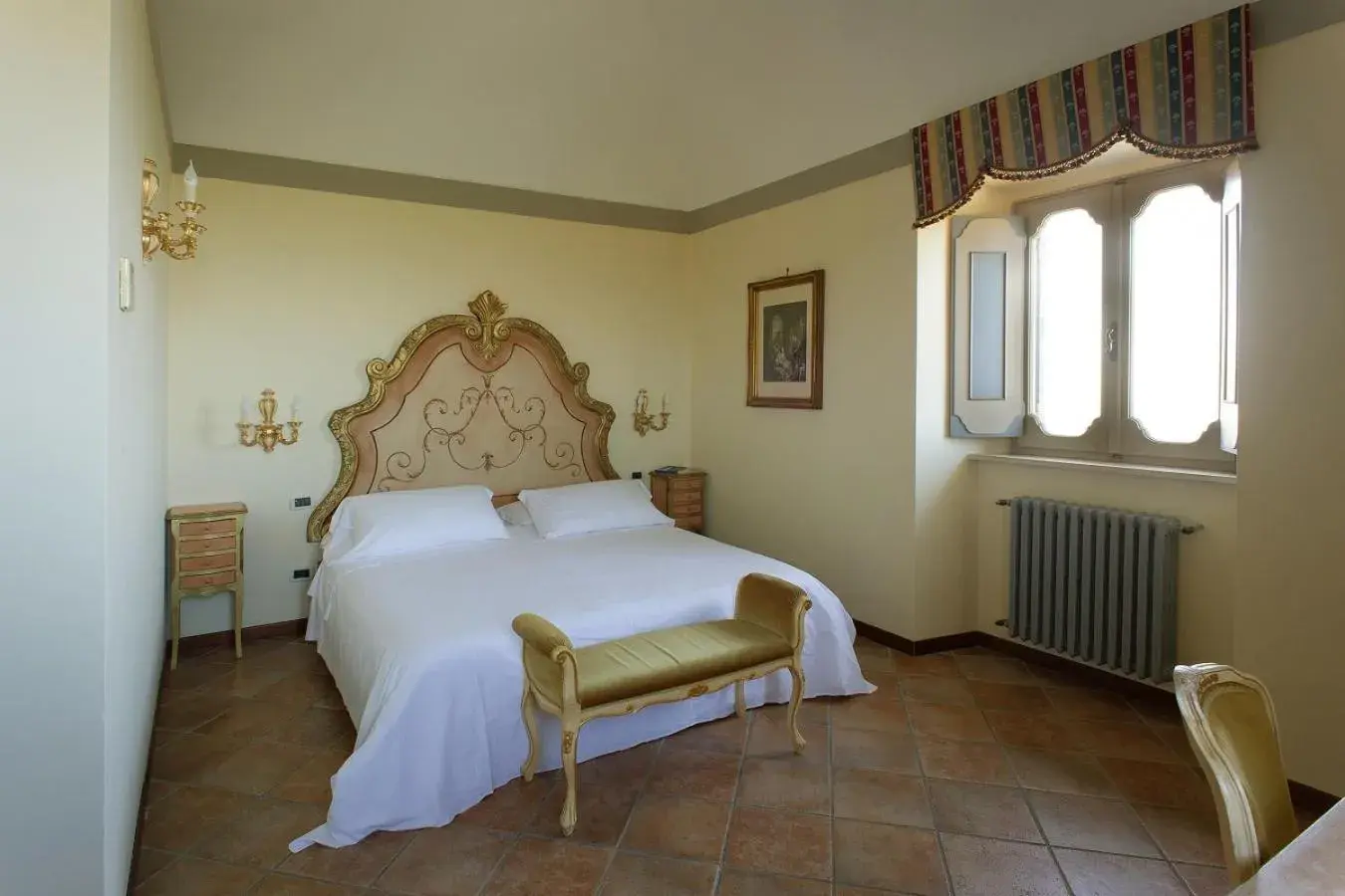 Deluxe Double or Twin Room in Villa Tuscolana Deluxe Double or Twin Room in Villa Tuscolana