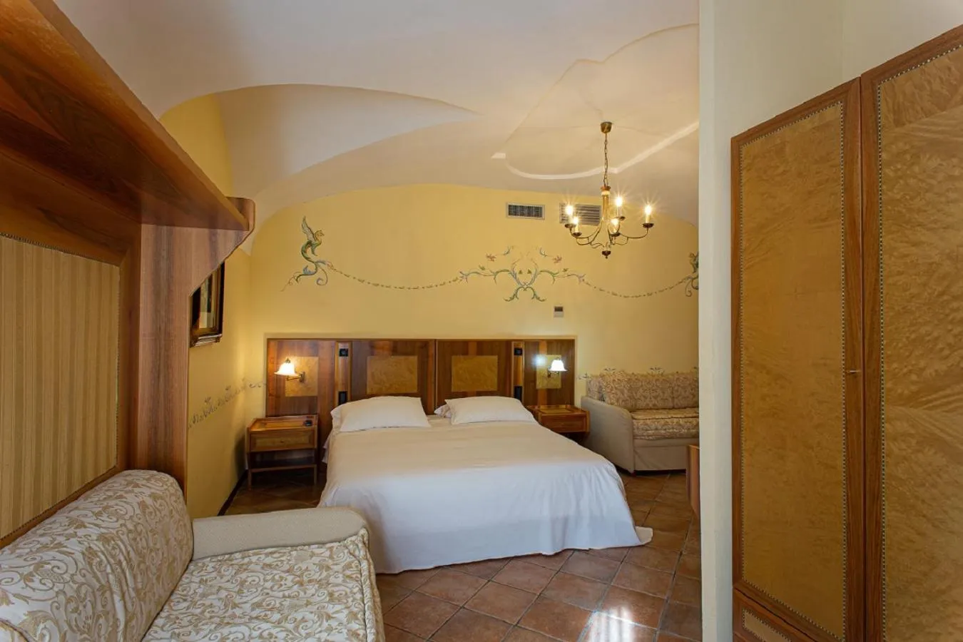 Bedroom, Bed in Villa Tuscolana