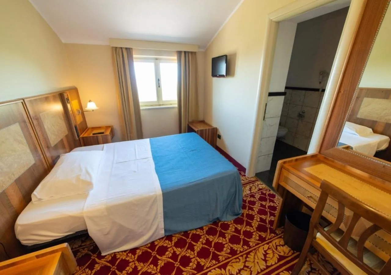 Bedroom, Bed in Villa Tuscolana