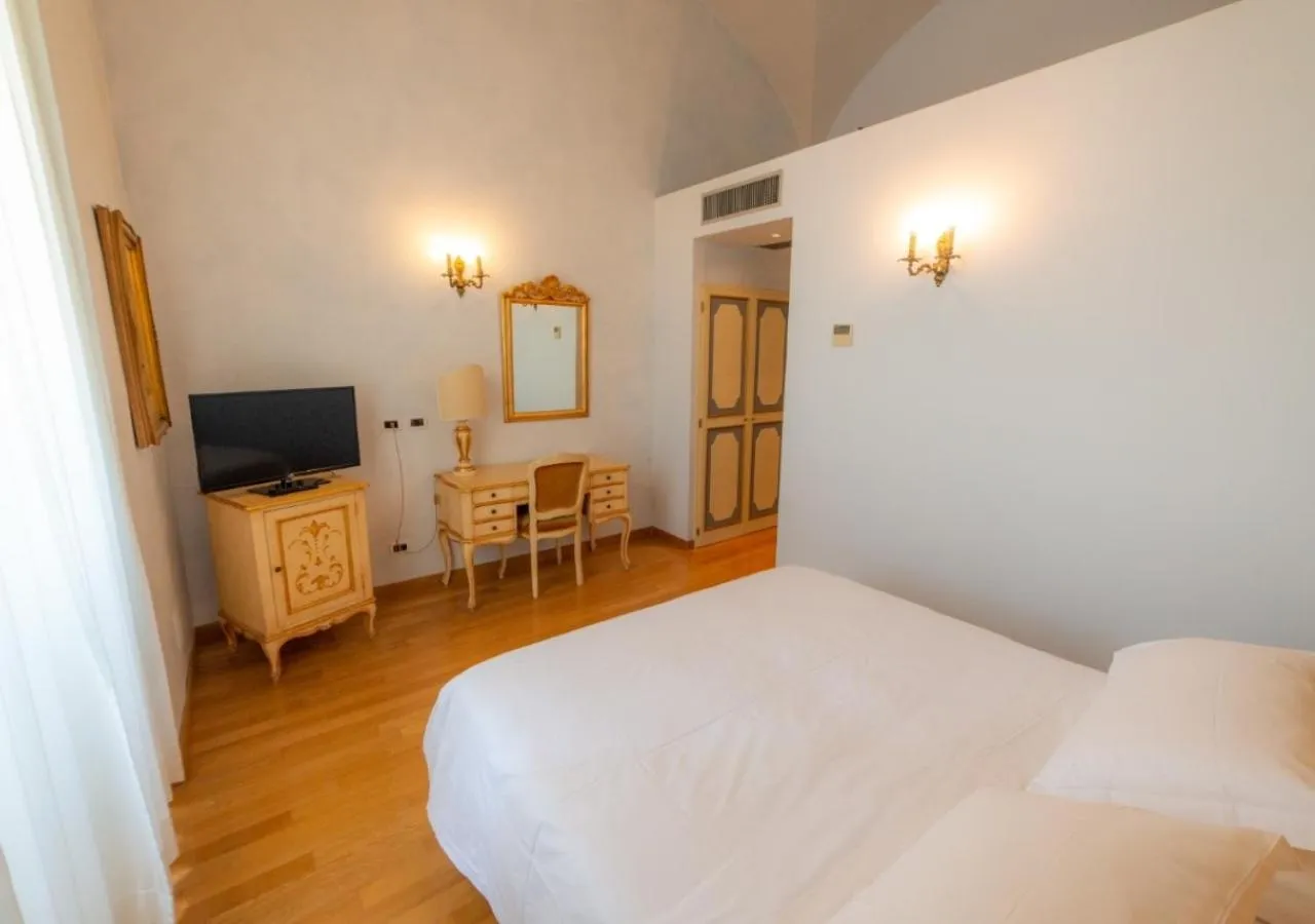 Bedroom, Bed in Villa Tuscolana