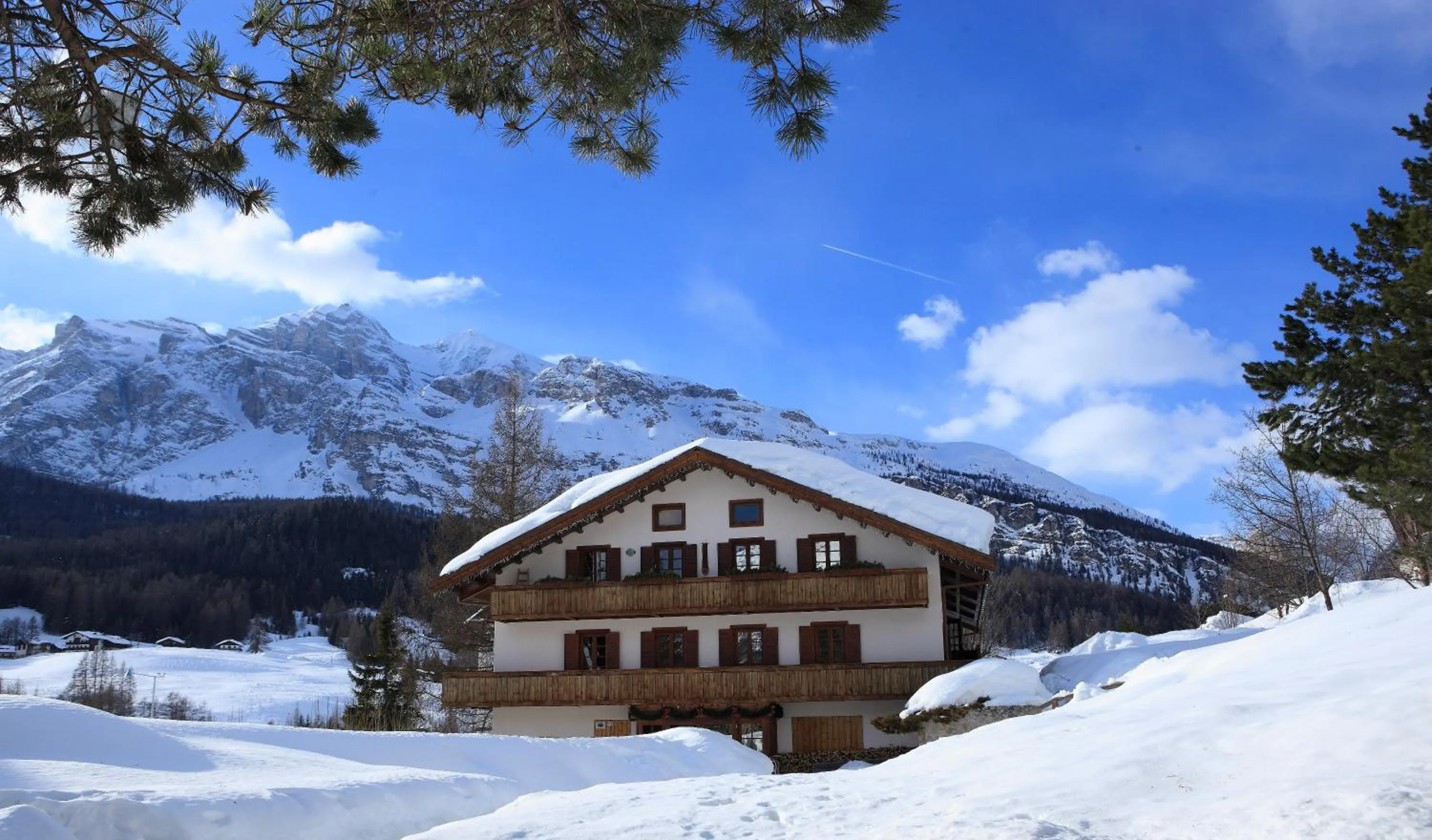 Property building in Hotel Menardi