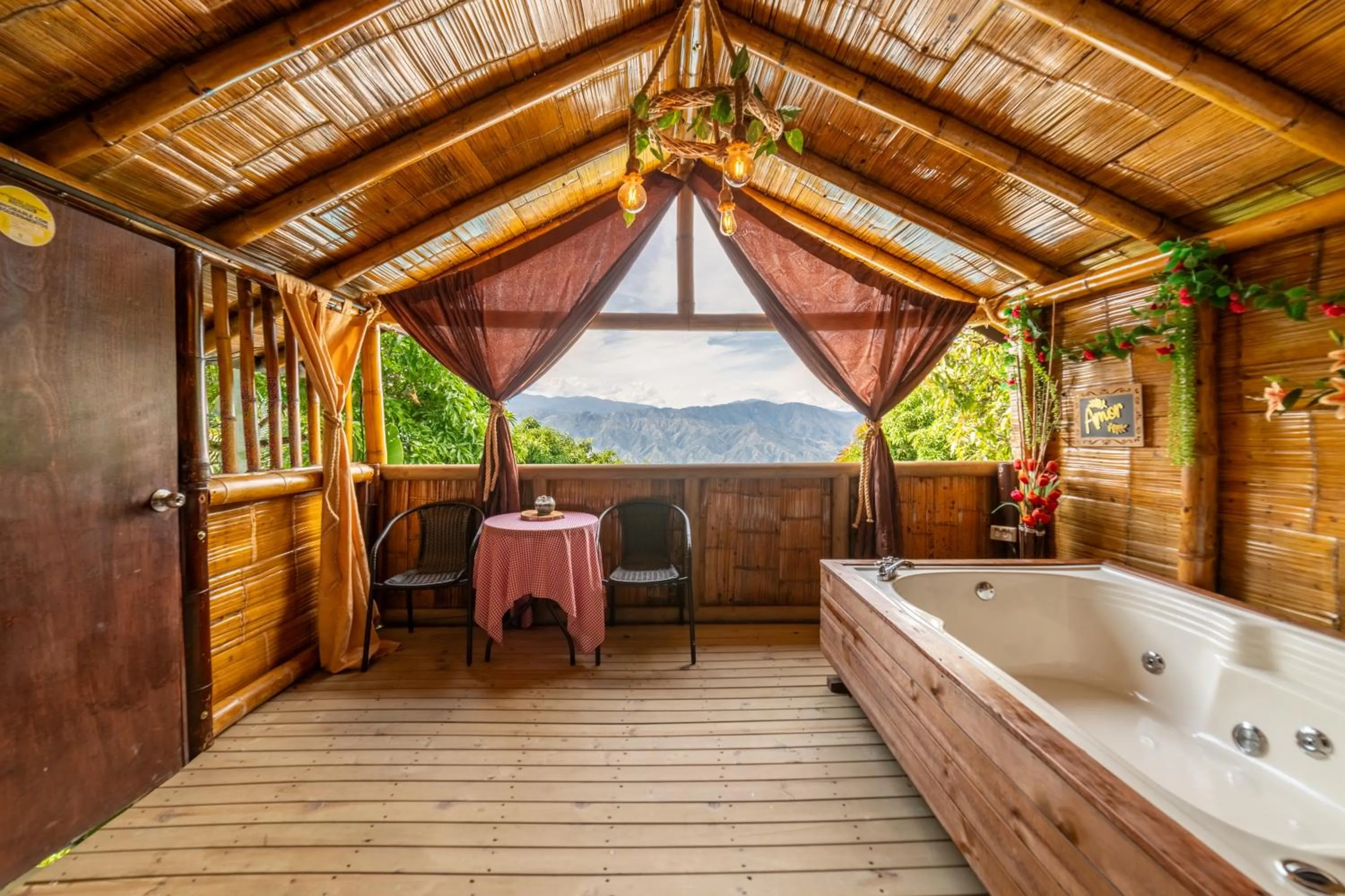 Hot Tub in Glamping Mirador Santa Fe-Sopetran