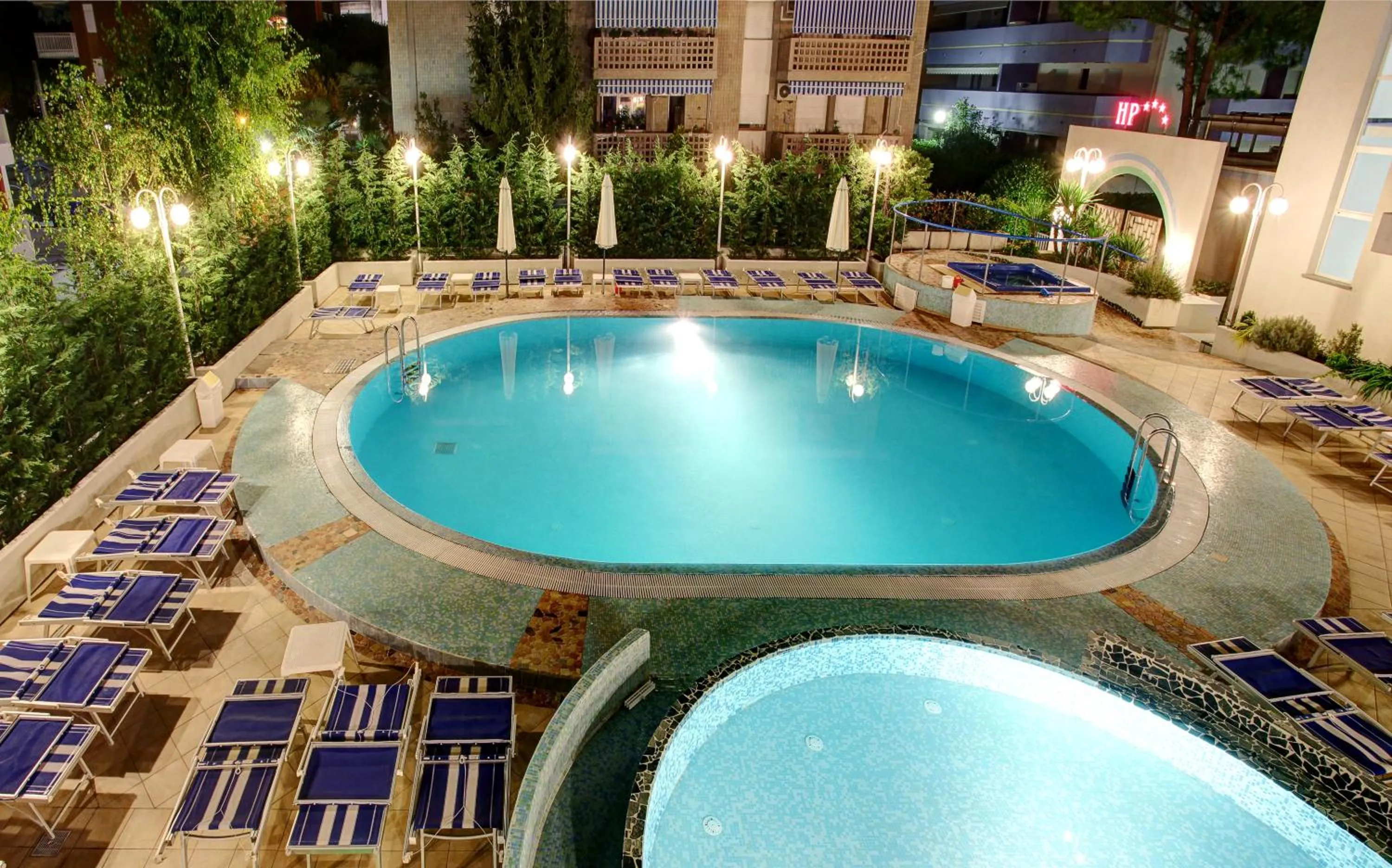 Swimming pool in Hotel Palace