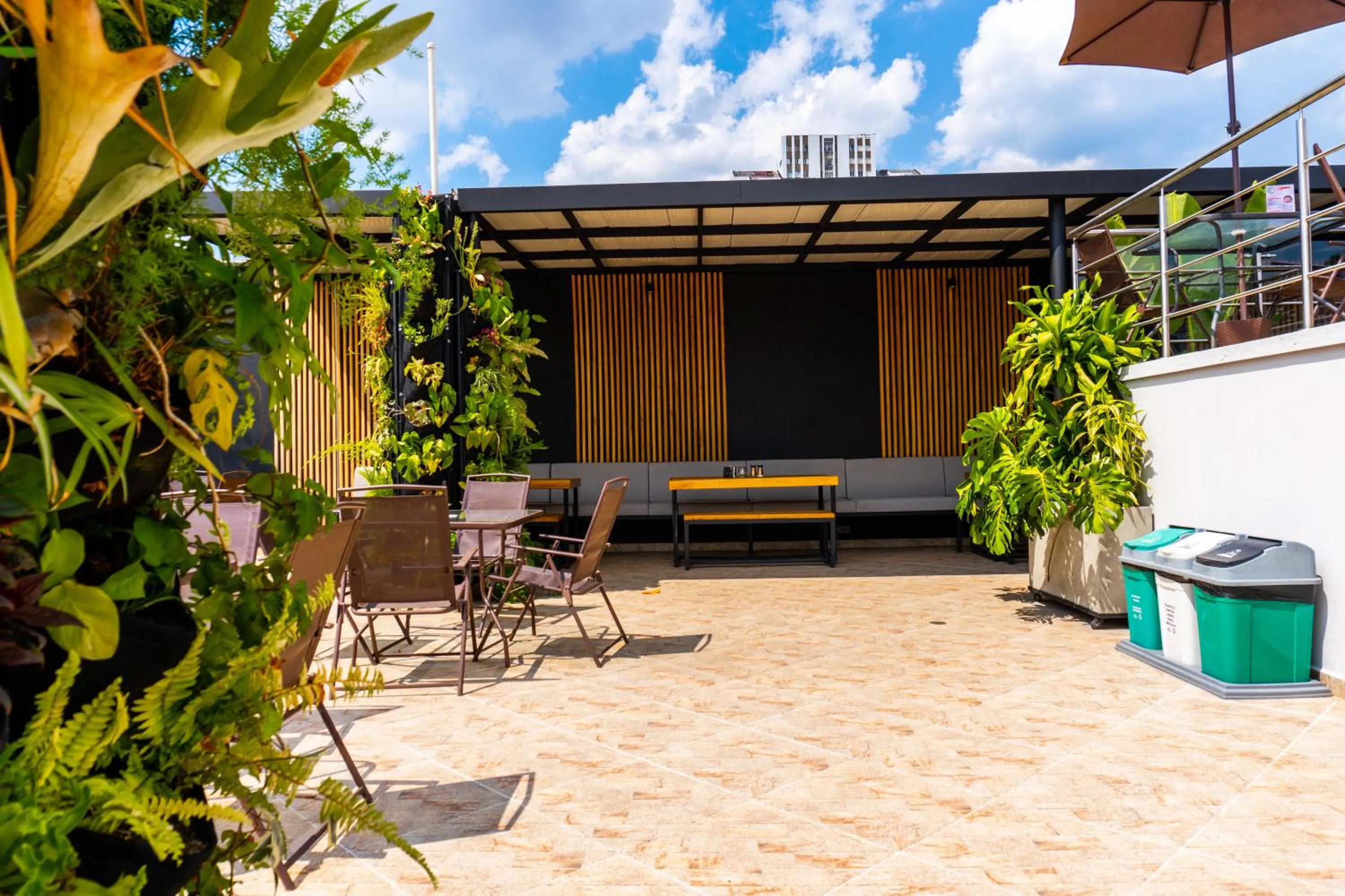 Restaurant/places to eat in Hotel California City