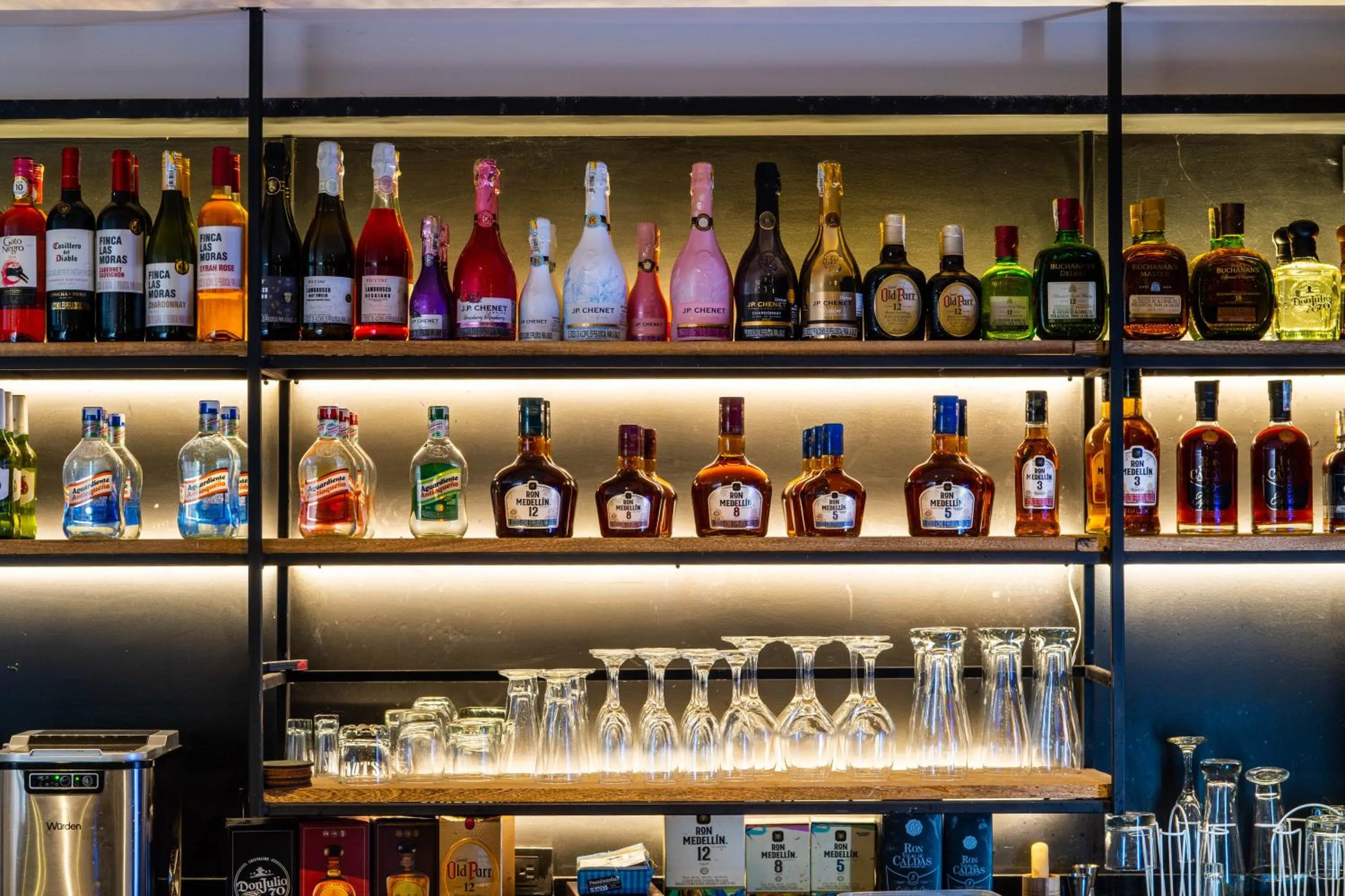 Lounge or bar in Hotel California City