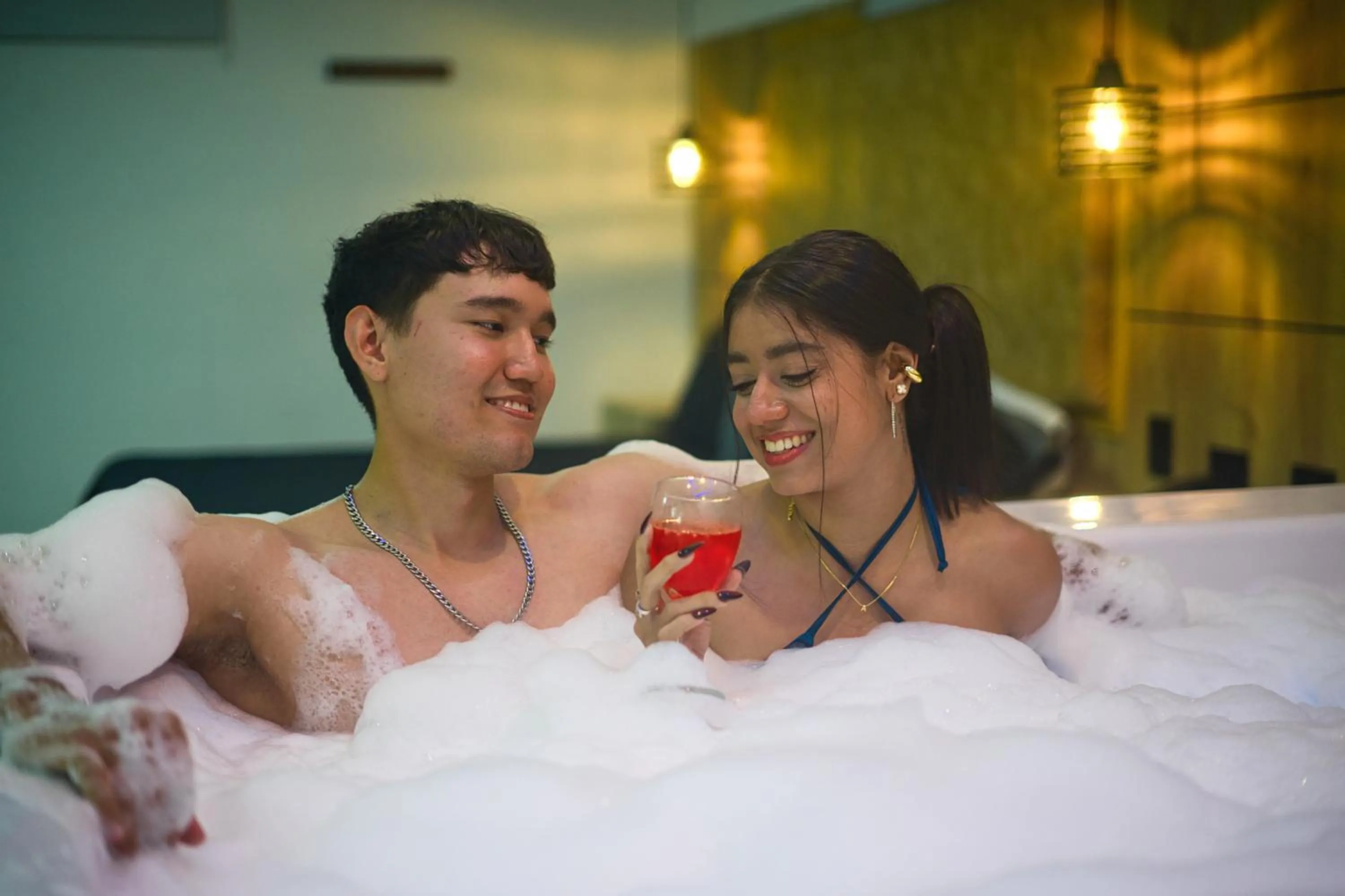 Guests, Bed in Hotel California City