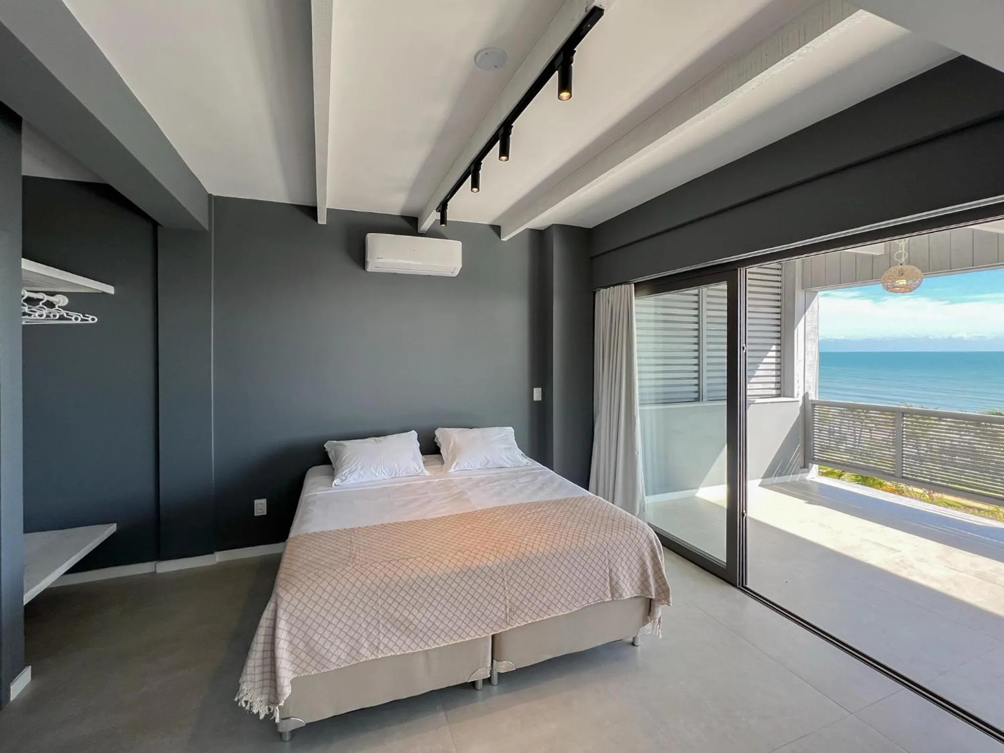 Bedroom, Bed in Club de Mar Condo Hotel