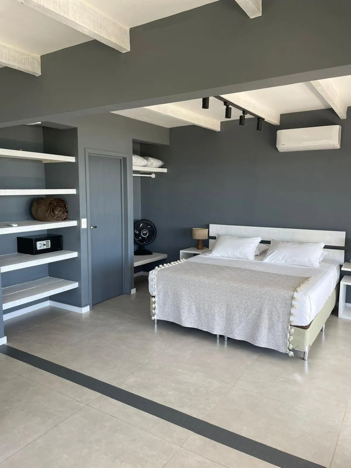 Bedroom, Bed in Club de Mar Condo Hotel