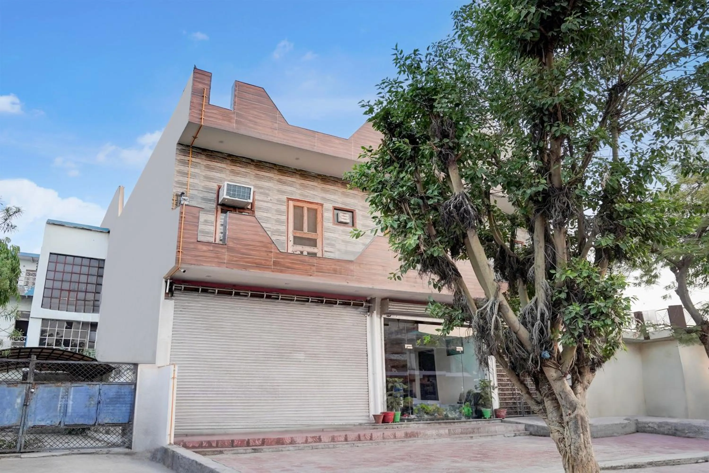 Facade/entrance in Hotel O Govind Nagar Near Krishan Janm Bhoomi