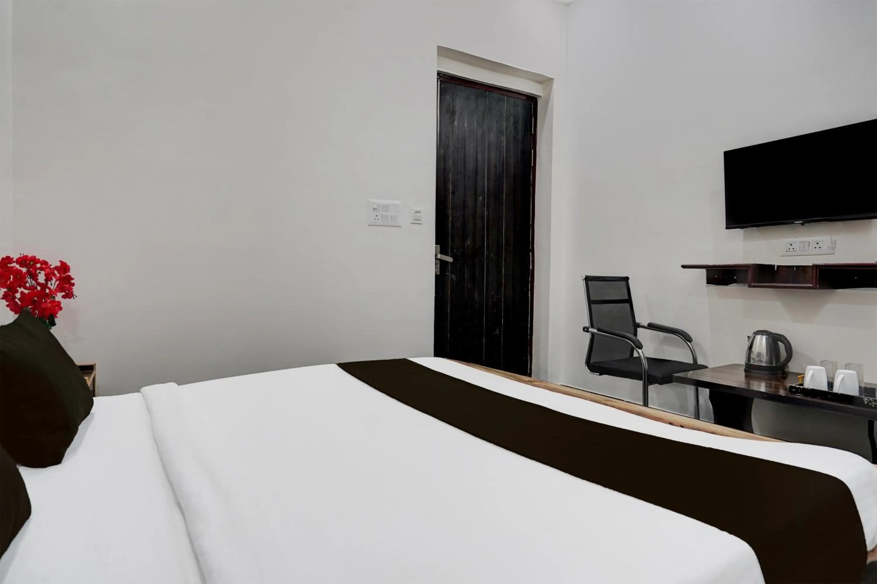 Bedroom in Hotel O Govind Nagar Near Krishan Janm Bhoomi